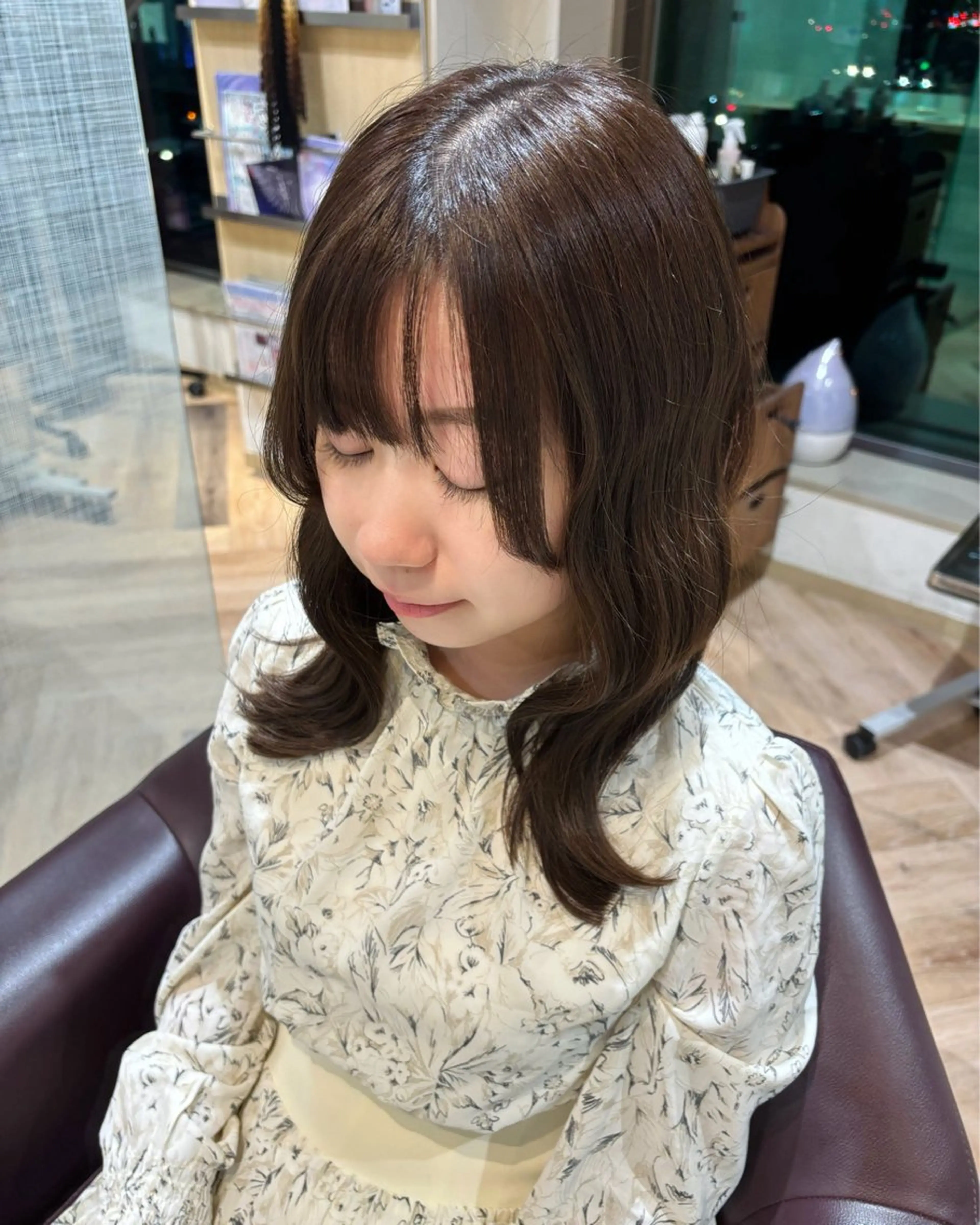 ミディアム カラー 顔周りカット 小顔カット カット ヘアカラー ゆい/パーマ/レイヤ ー/似合わせカラーのヘアスタイル