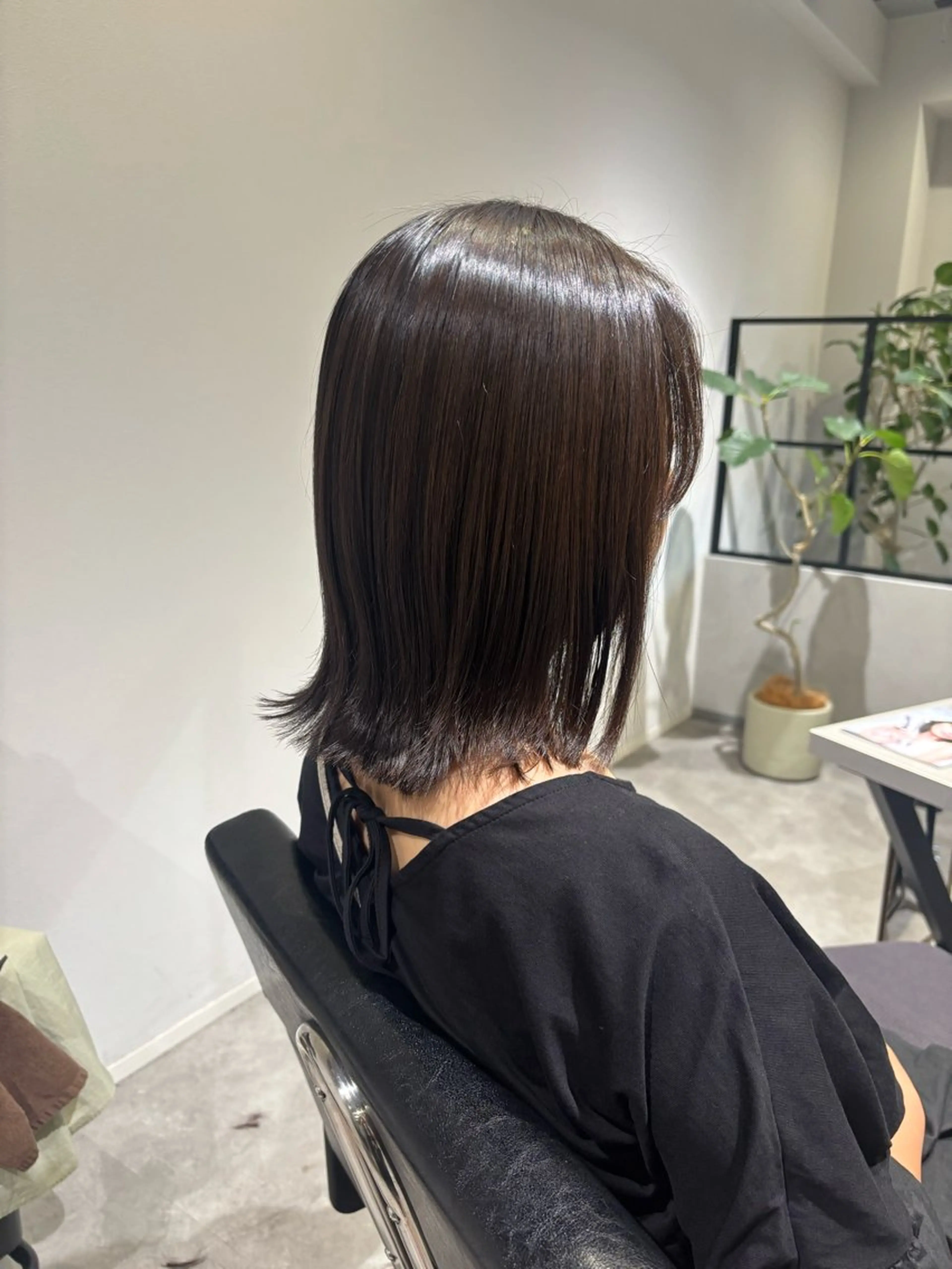 セミロング 外ハネヘア カット 長尾ゆりの/ボブ/ ベージュ/ハイトーンのヘアスタイル