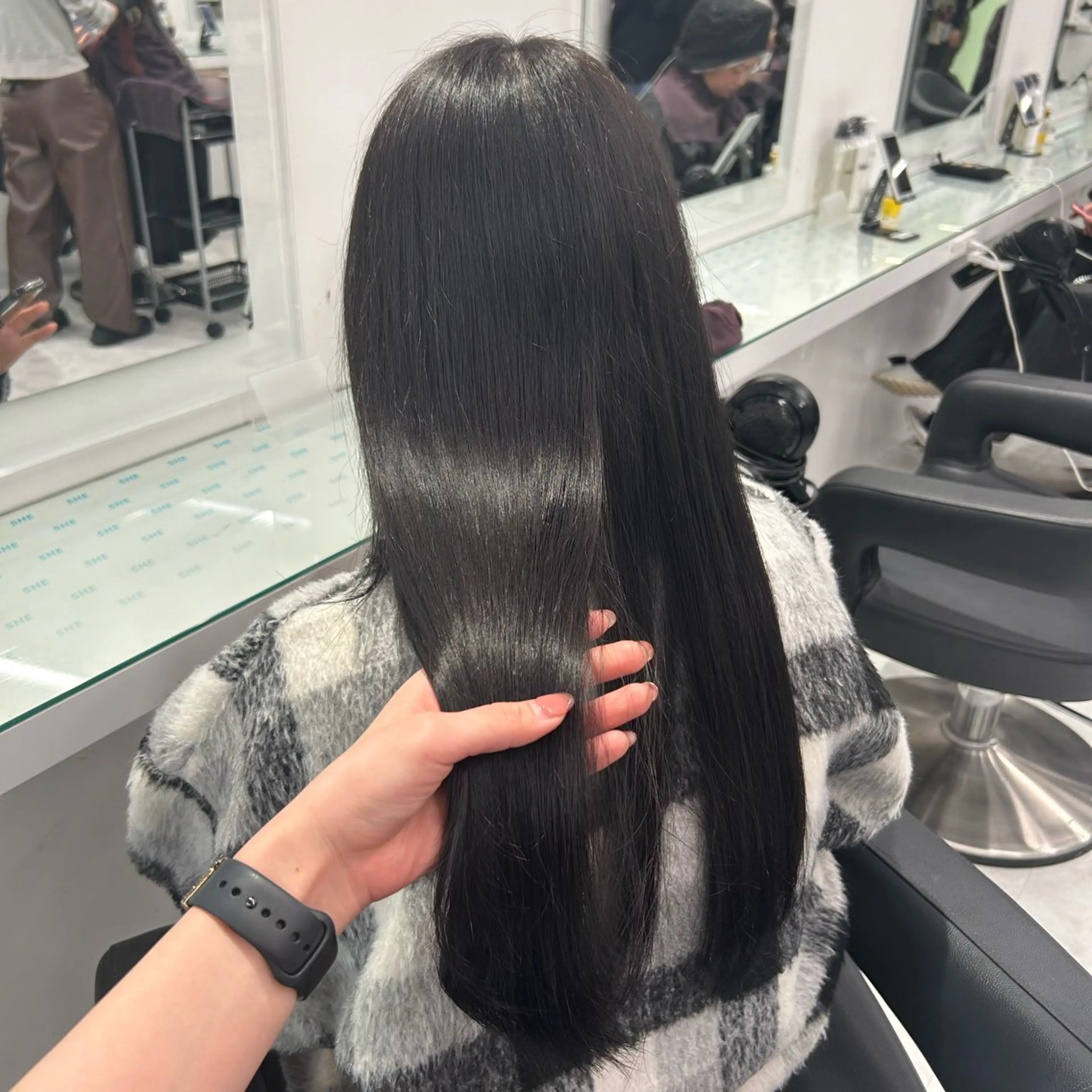 セミロング ヘアカラー 🤍大人っぽ韓国暗髪 🤍Asuka🤍のヘアスタイル