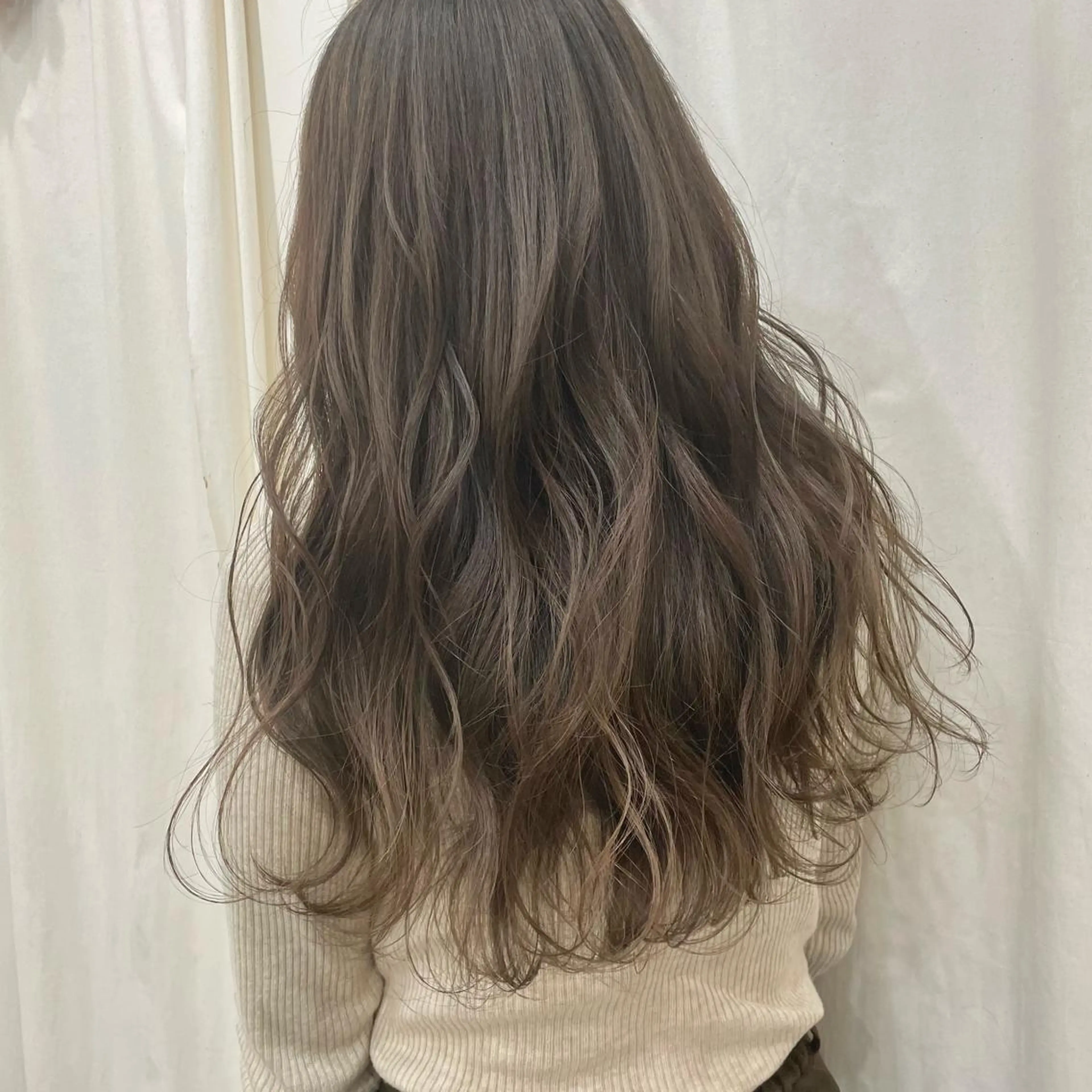 ロング KAORU オリーブカラーのヘアスタイル