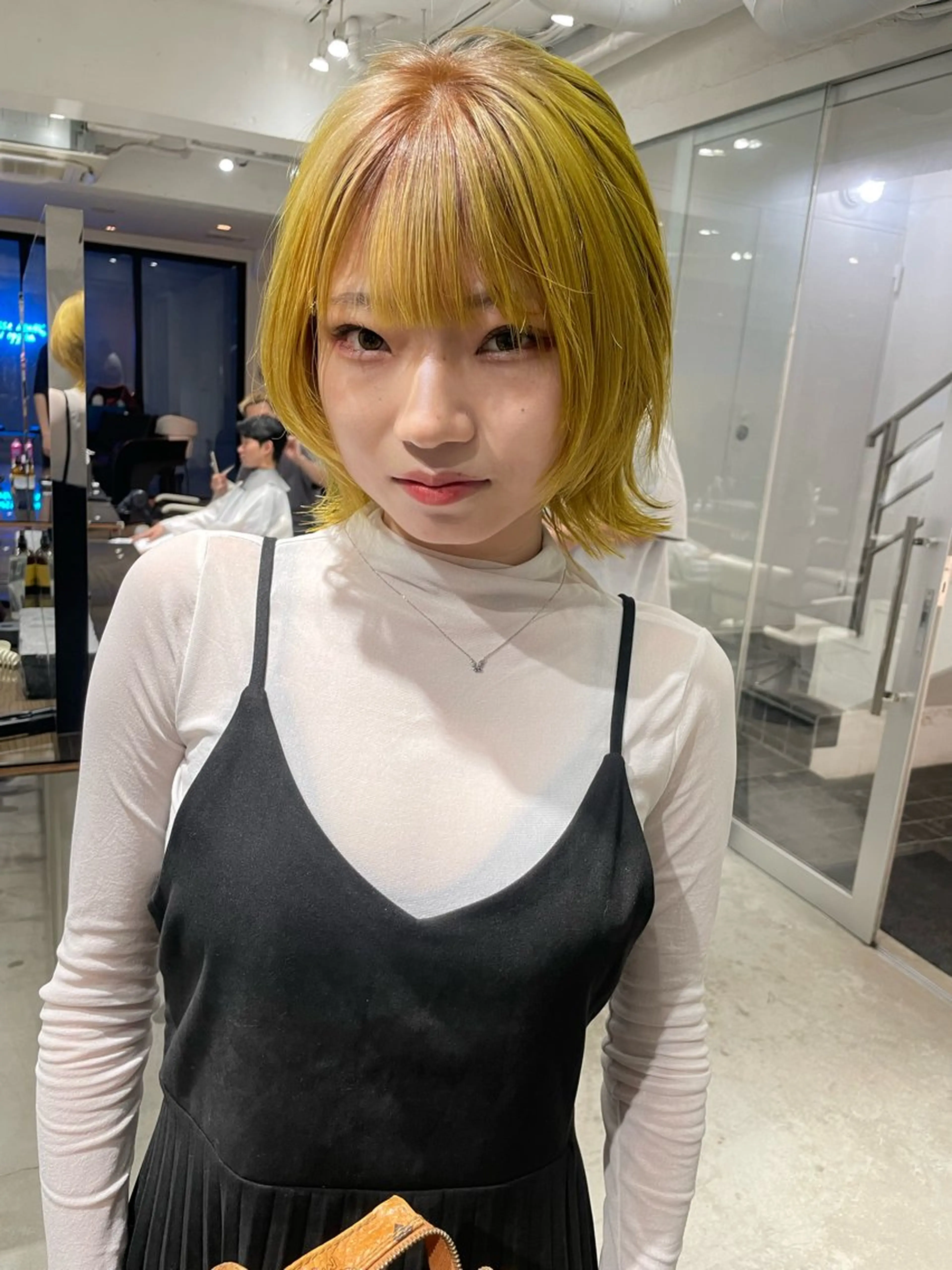 ミディアム カラー ミディアムパーマ ブリーチ ダブルカラー イヤリングカラー ハイライトカラー カット ヘアカラー トリートメント スパイラルパーマ 🌐hina⭐️のヘアスタイル