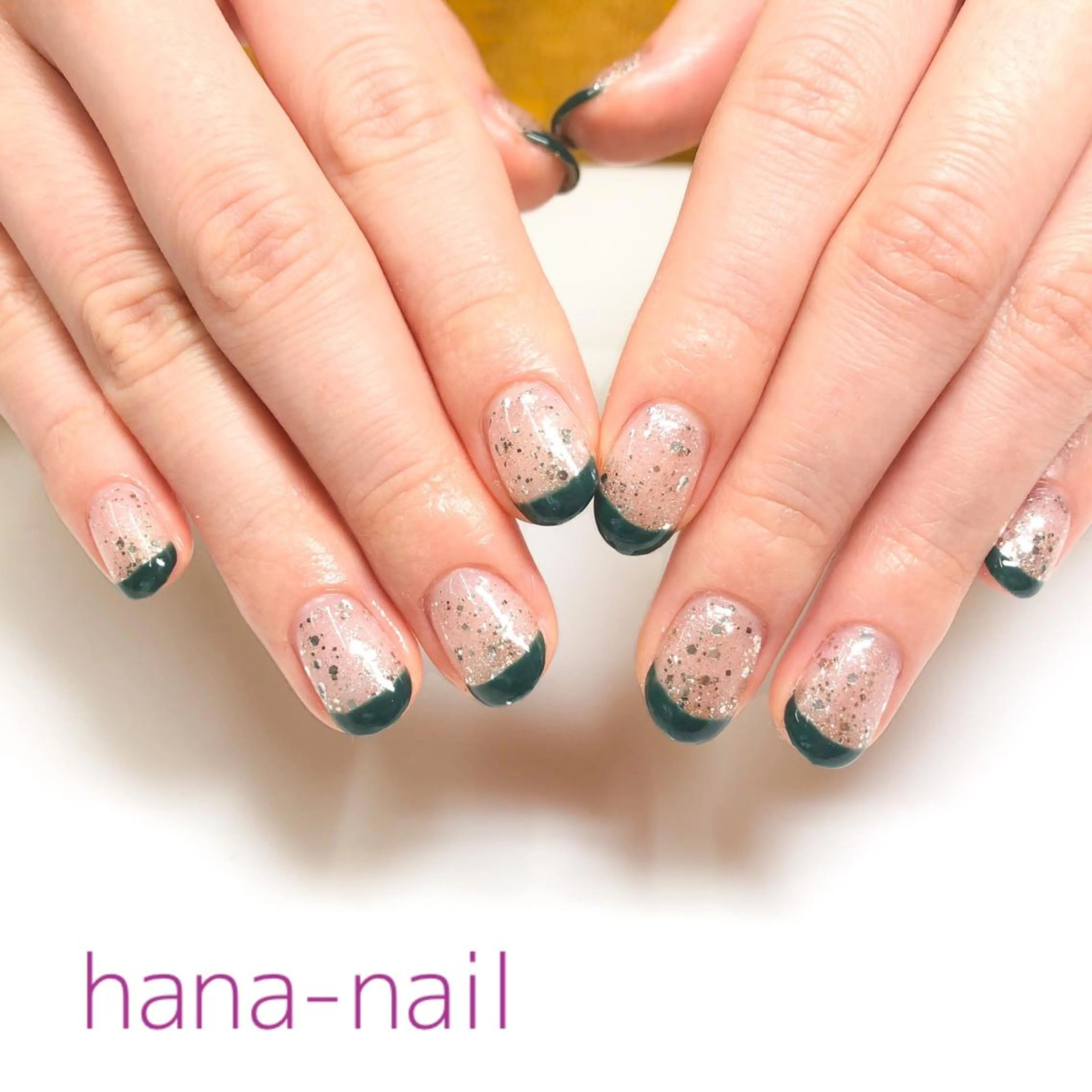 ネイル フレンチネイル グリーン ラメ(グリッター) オフィスネイル シンプルネイル Kao hana-nailのネイルデザイン