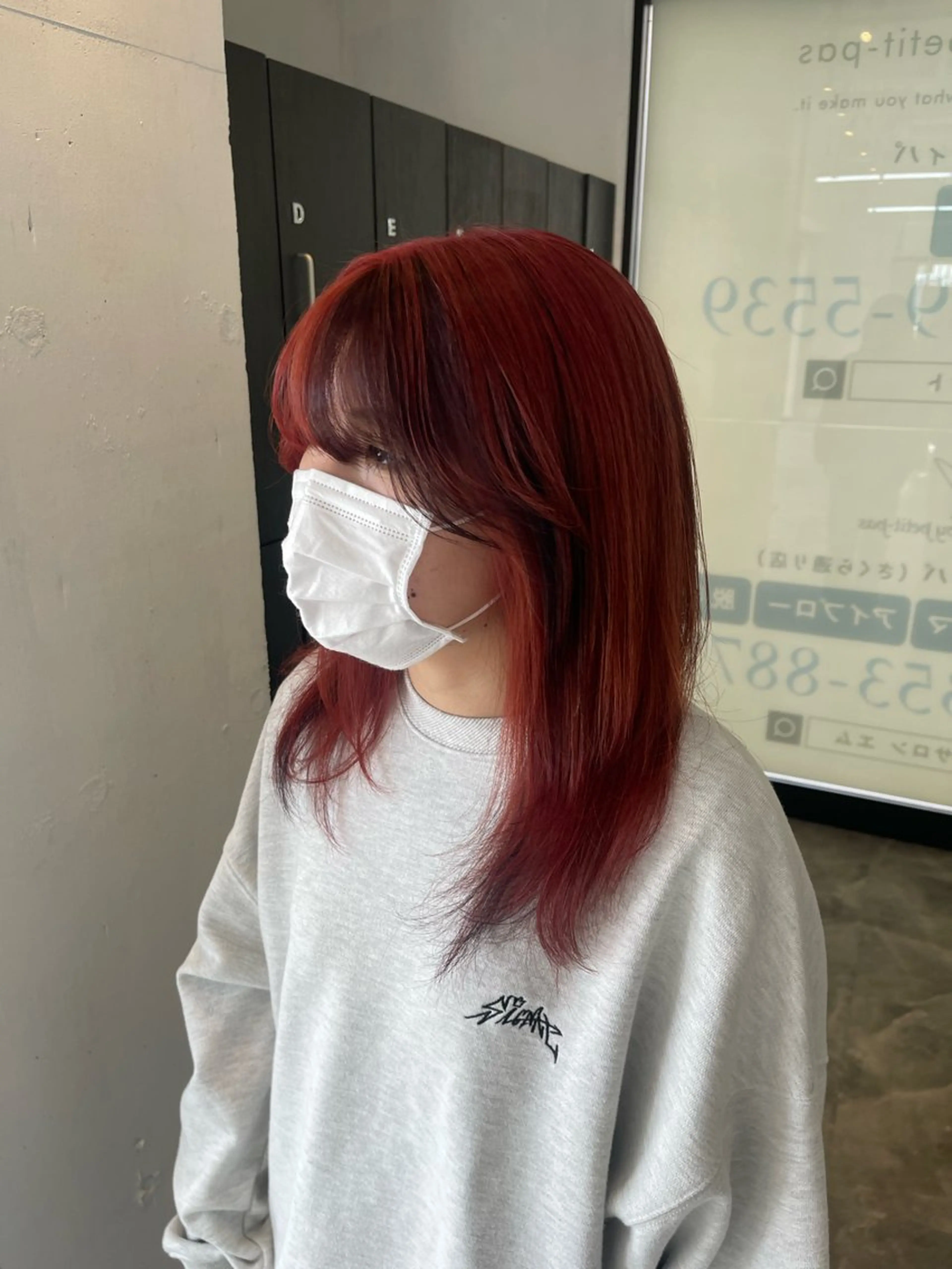 セミロング カラー ヘアカラー 縮毛矯正🐼暖色 根本侑季のヘアスタイル