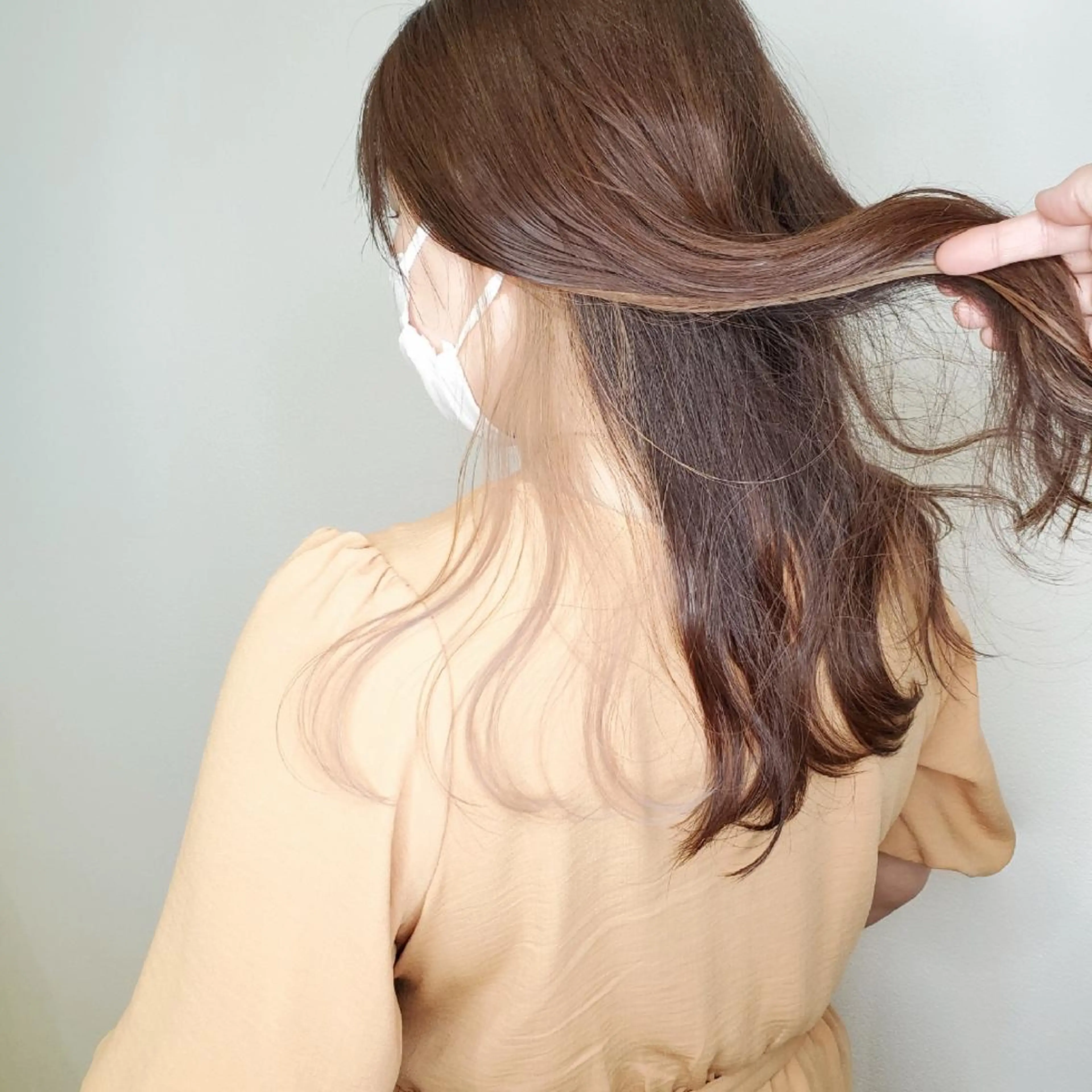 セミロング カラー ベージュカラー イヤリングカラー インナーカラー ミルクティーベージュ ホワイトミルクティーベージュ ヘアカラー トリートメント レイヤーカット/ ウルフカット/大橋 のヘアスタイル