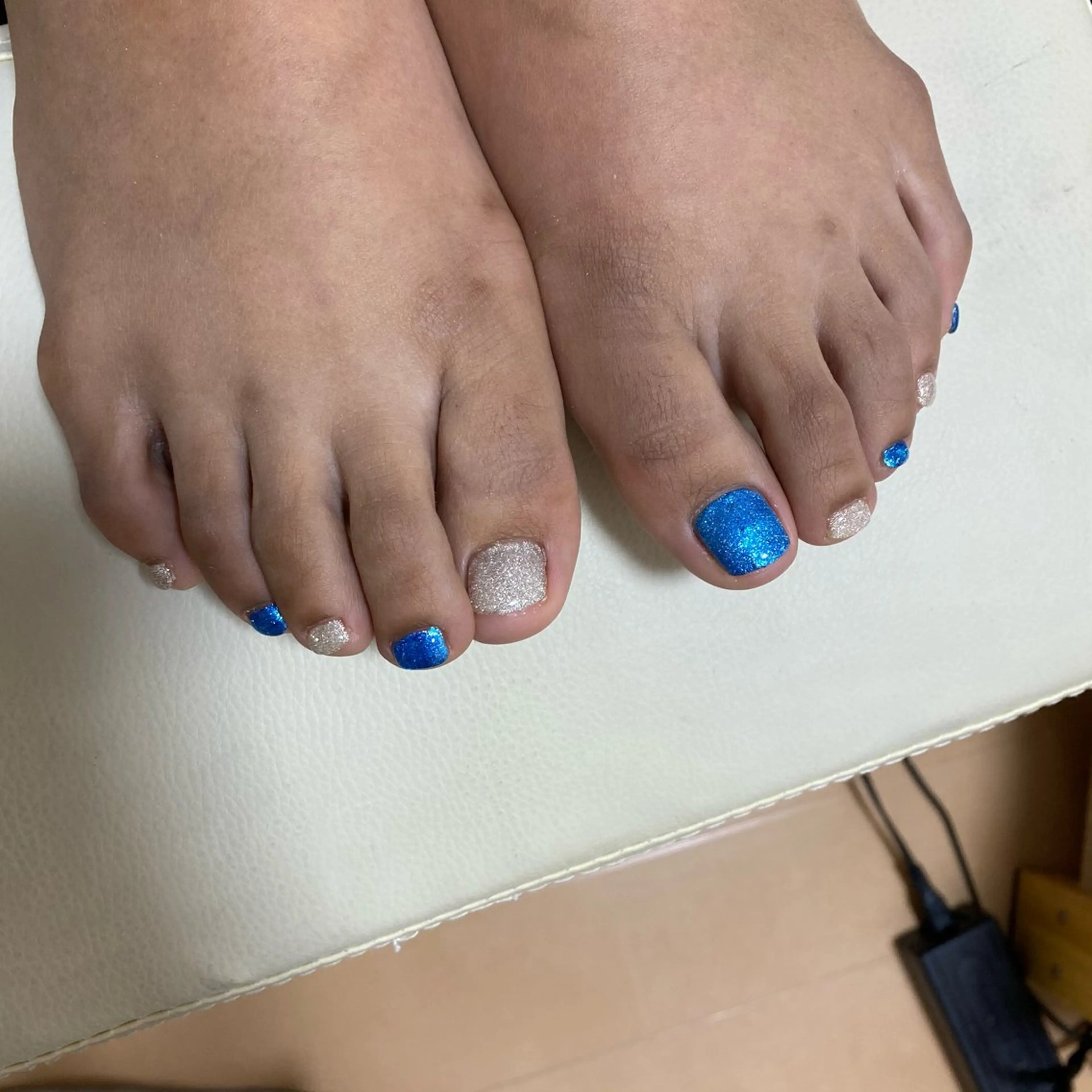 ネイル ブルー フットネイル ラメ(グリッター) 夏ネイル フットネイル COCO+所属・COCO +のエステ・リラクイメージ