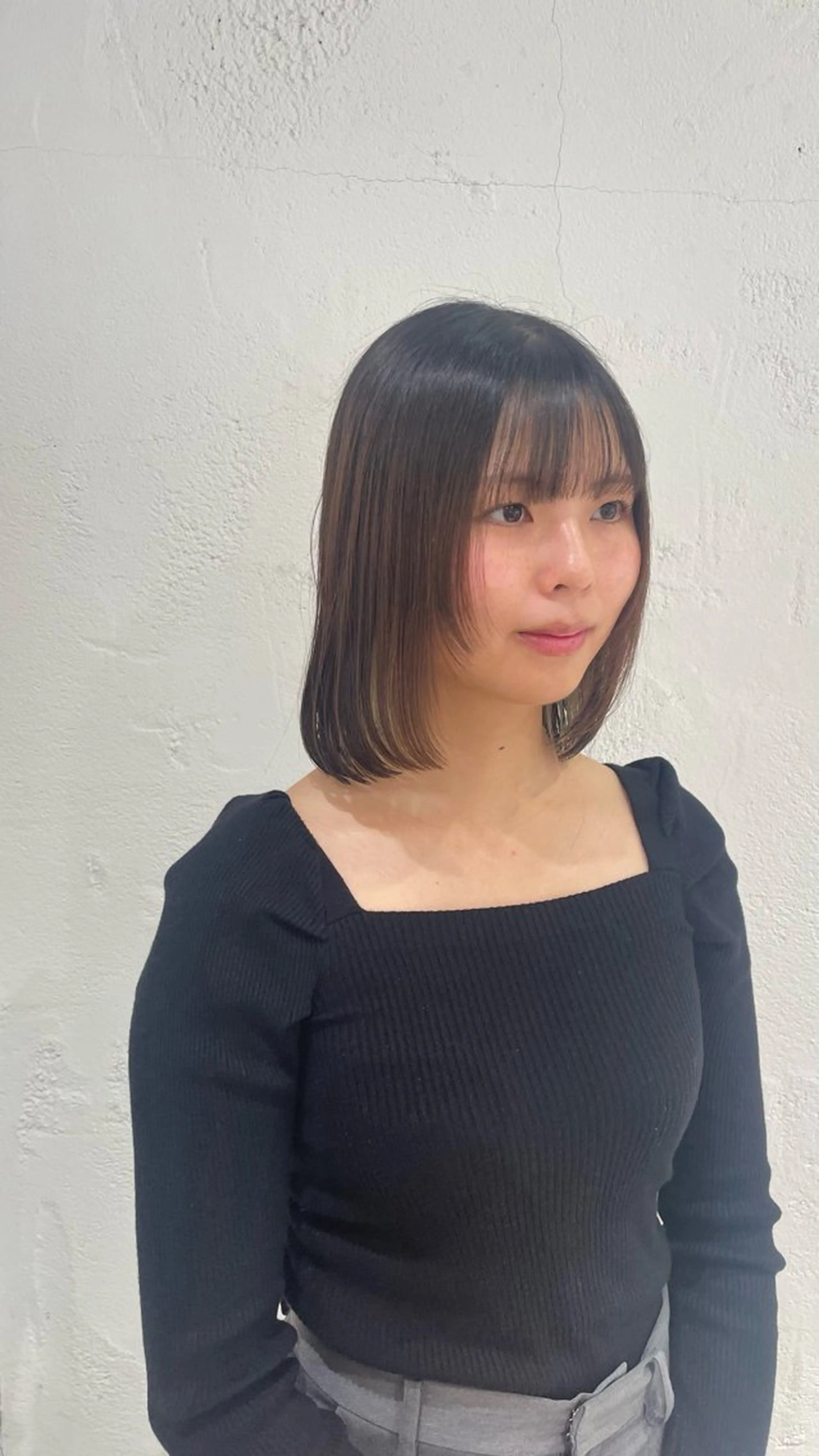 ミディアム 顔周りカット レイヤーカット 小顔カット カット 艶カラー/ ストレート/くるみのヘアスタイル