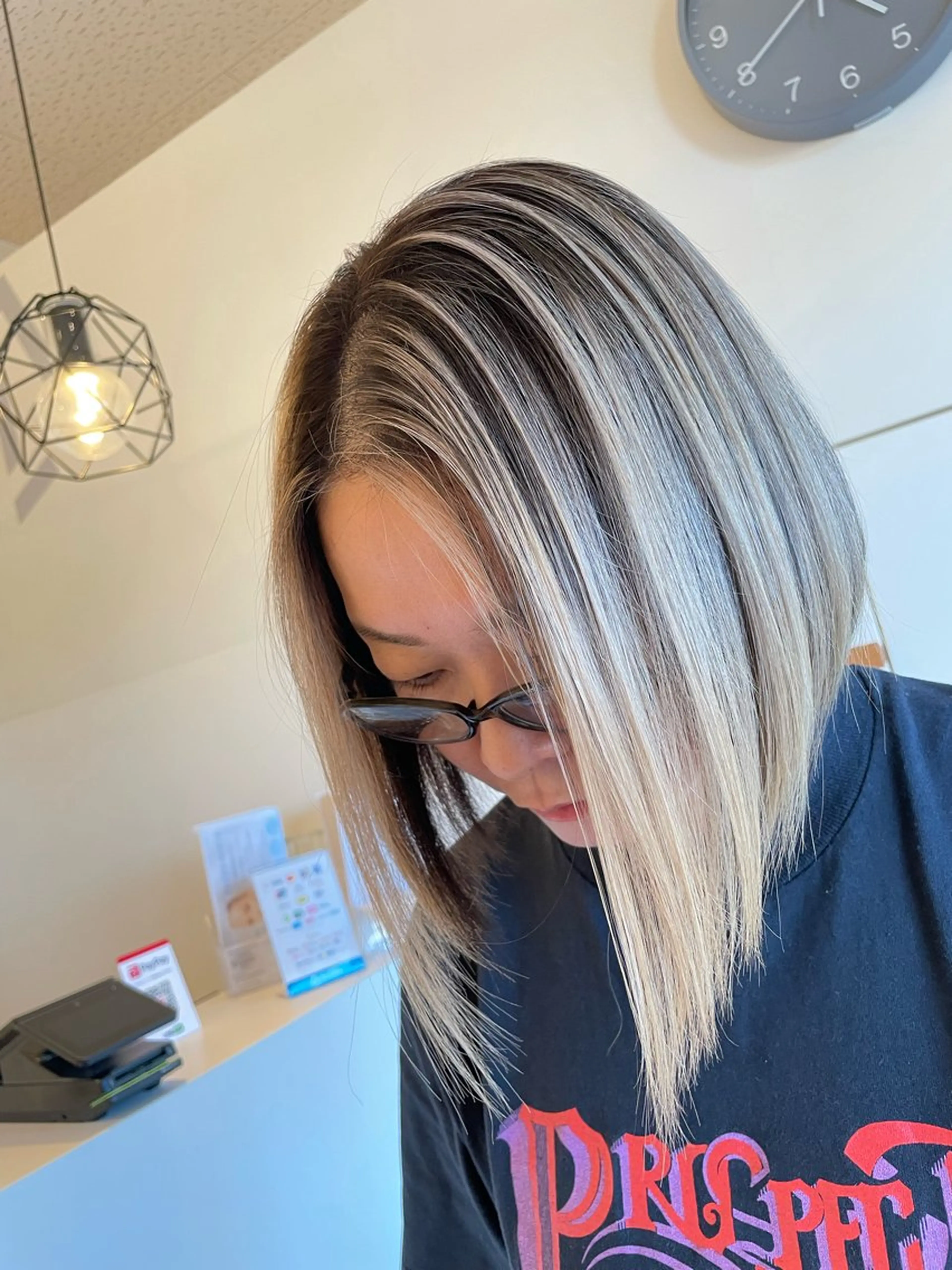 ショート カラー バレイヤージュ レイヤーカット ブリーチ👩‍🦳/ ‪✂︎MANAMIのヘアスタイル