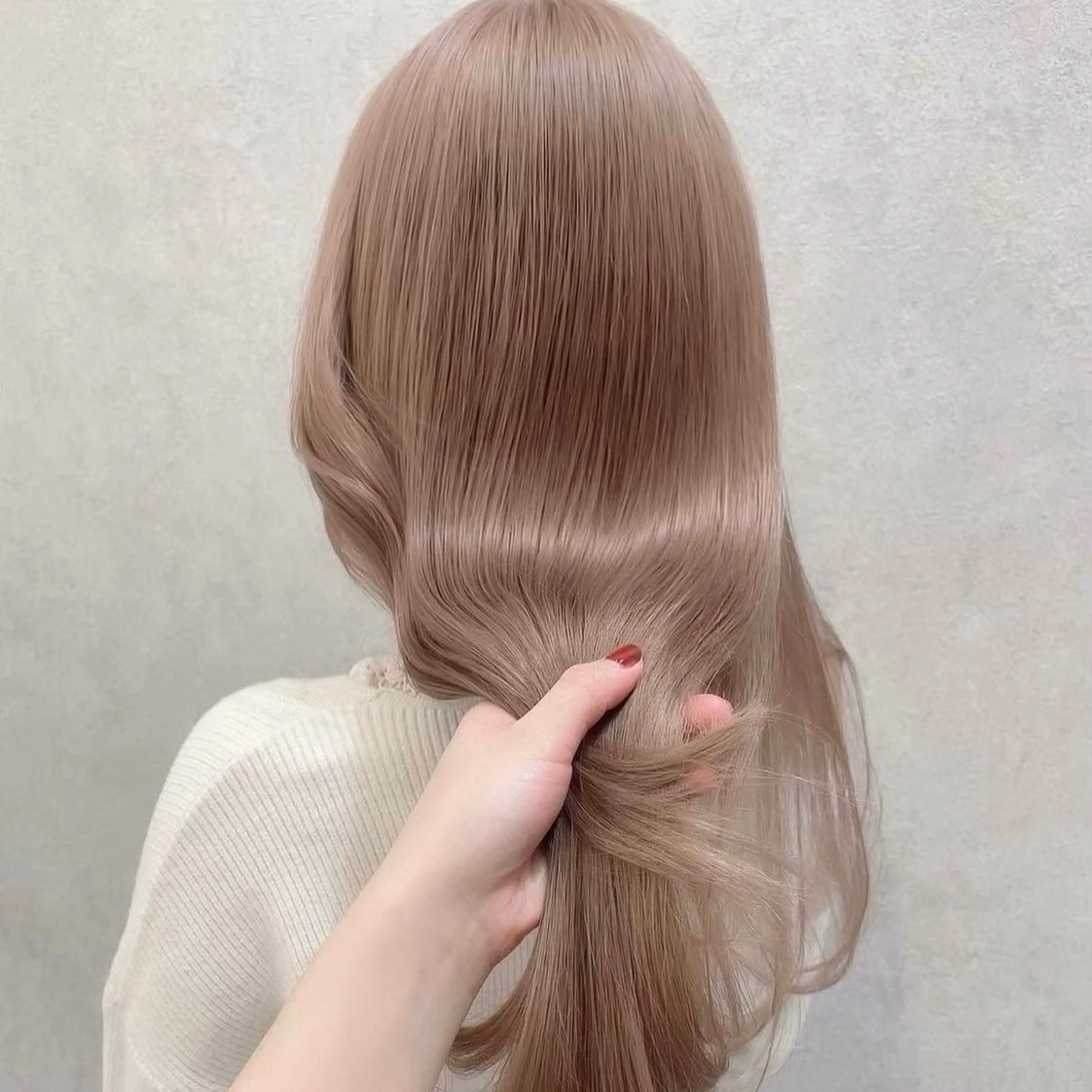 ミディアム カラー カット ヘアカラー トリートメント Lond Le'a /ハイトーンカラーのヘアスタイル