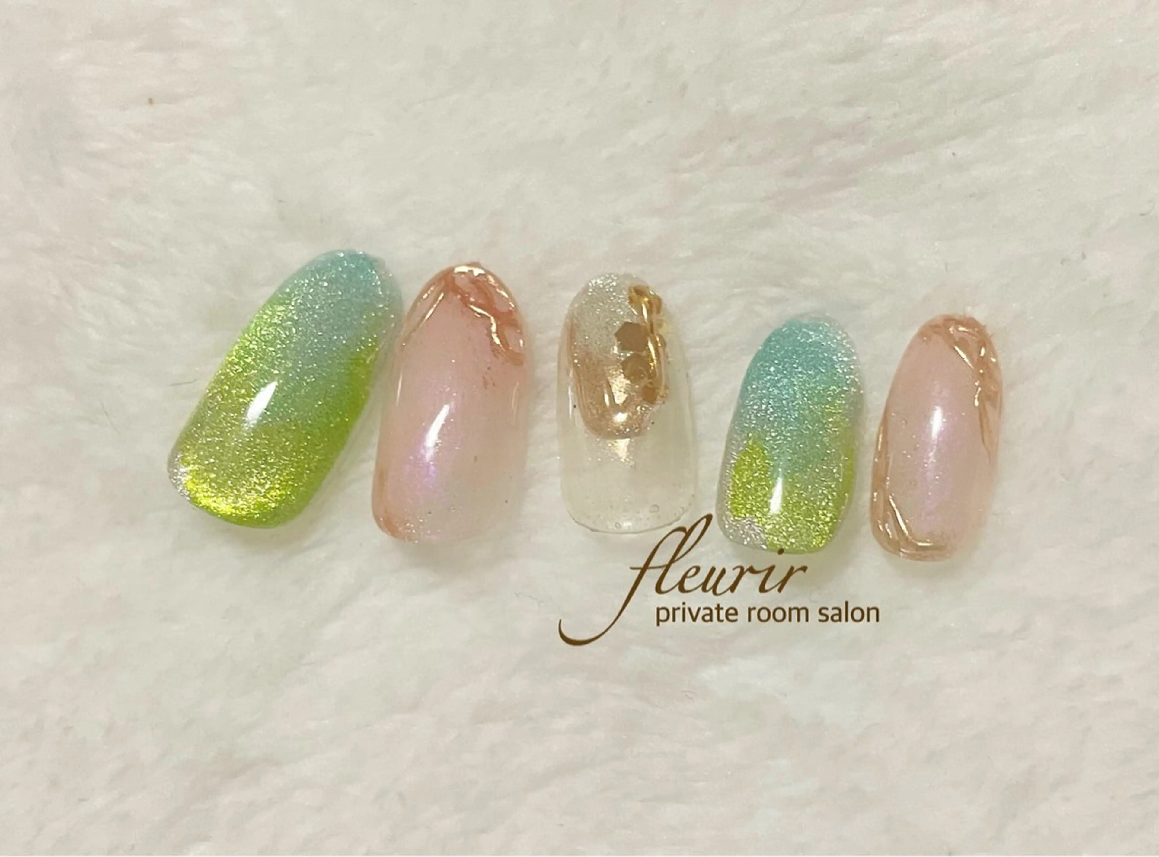 ネイル アートネイル グリーン ホログラムネイル キラキラネイル 水色 フルリール 【プライベートサロンのネイルデザイン