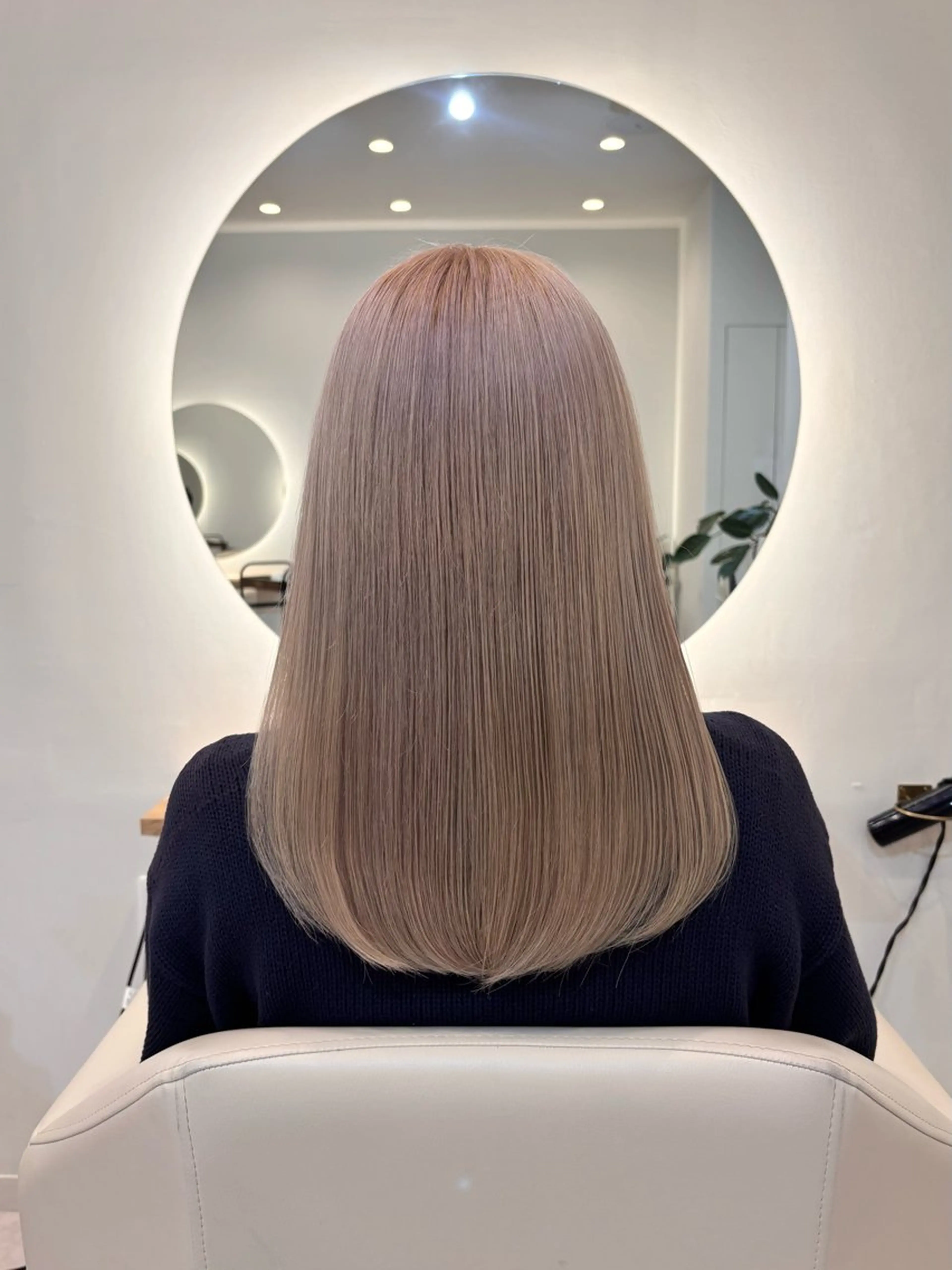 ブリーチ➕オンカラー　🦋（ご予約お取りできても日時変更をお願いする場合がございます）の写真