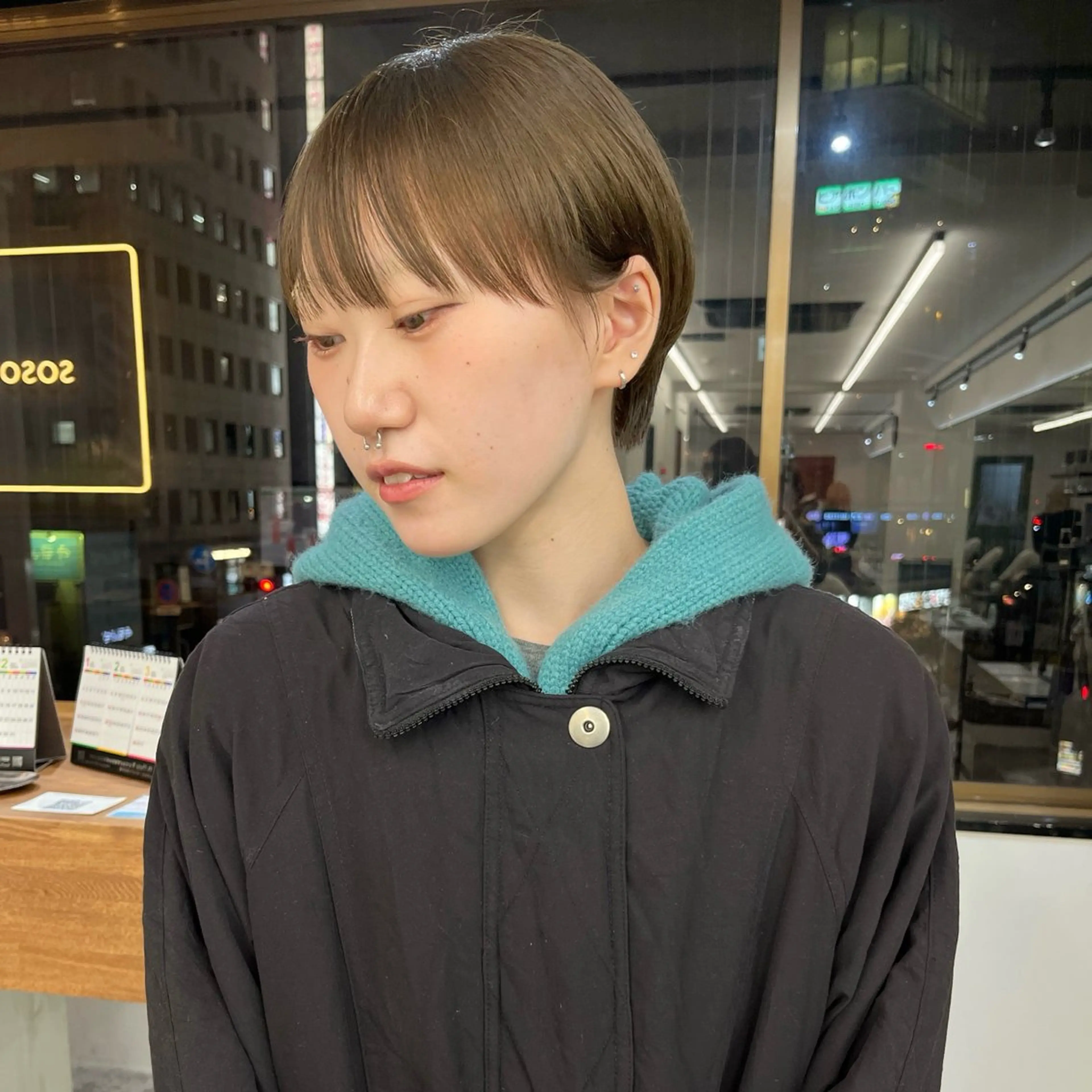 ショート カラー ベージュカラー ブリーチ ブリーチなしカラー オリーブベージュ ボブ カット ヘアカラー トリートメント 朝がちょっと楽しくな るshort･bobのヘアスタイル