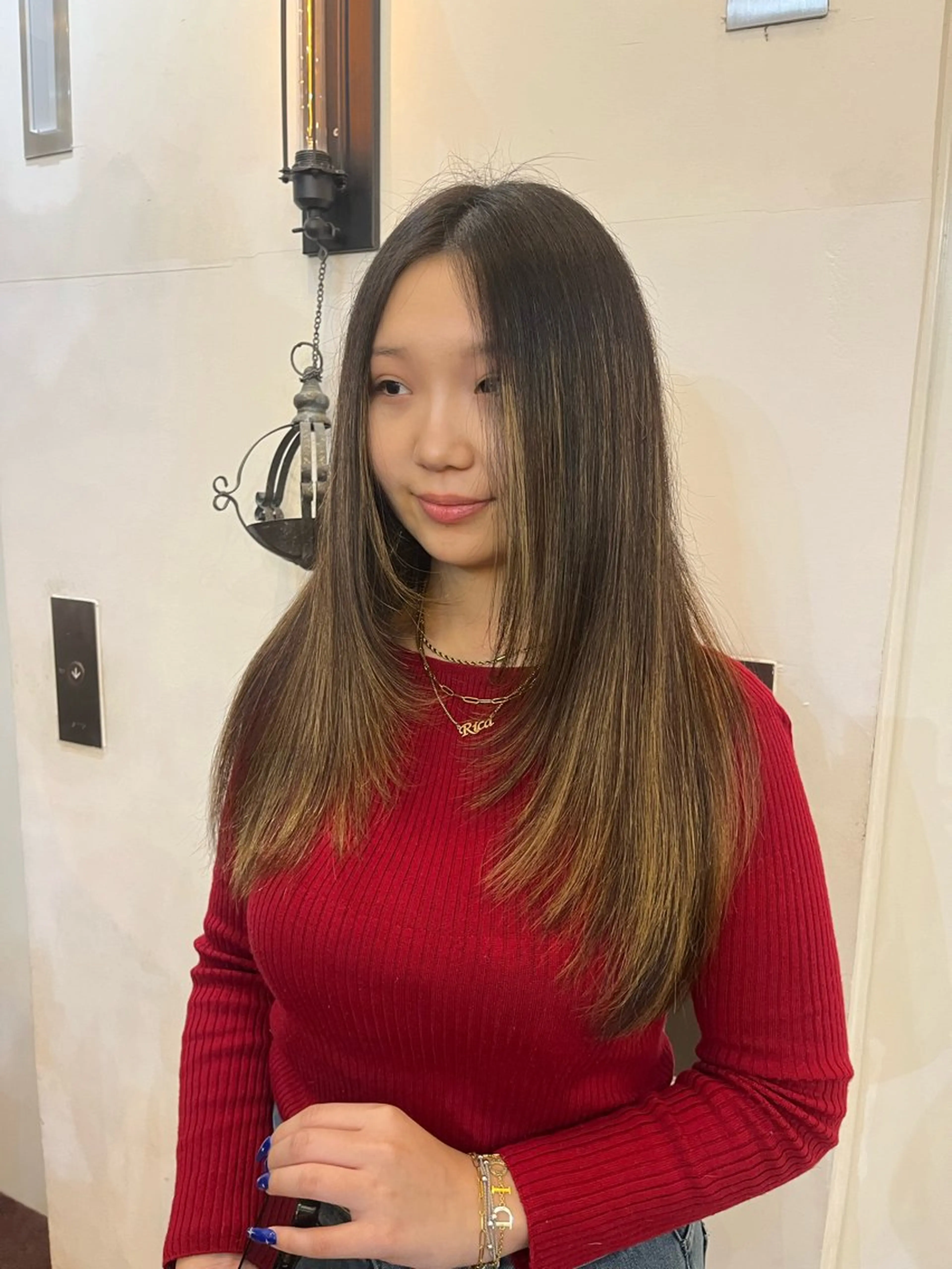 ロング 韓国レイヤーカット/ ハイトーン/マアヤのヘアスタイル