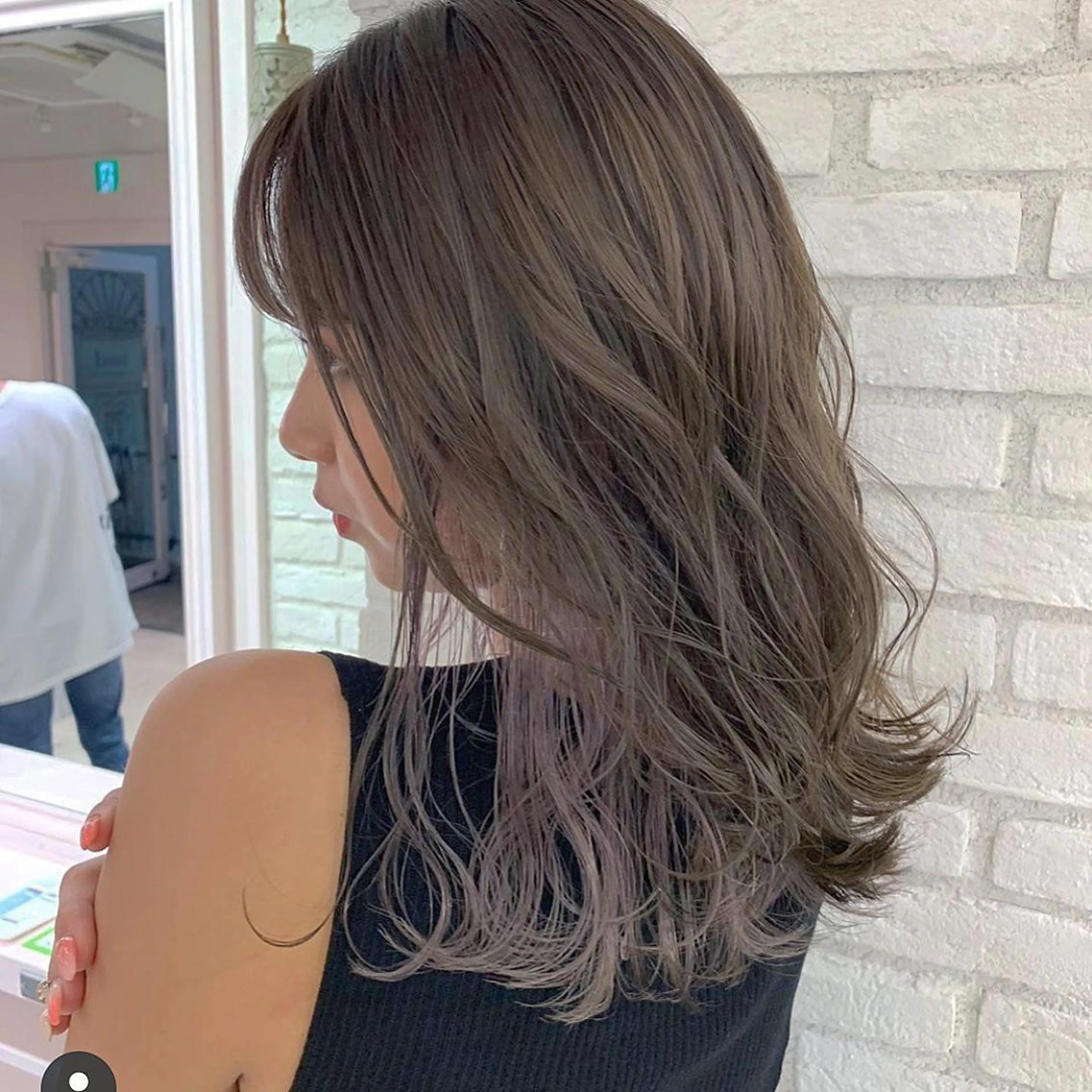 セミロング カラー レイヤー🇰🇷 韓国ヘア💕トモミのヘアスタイル