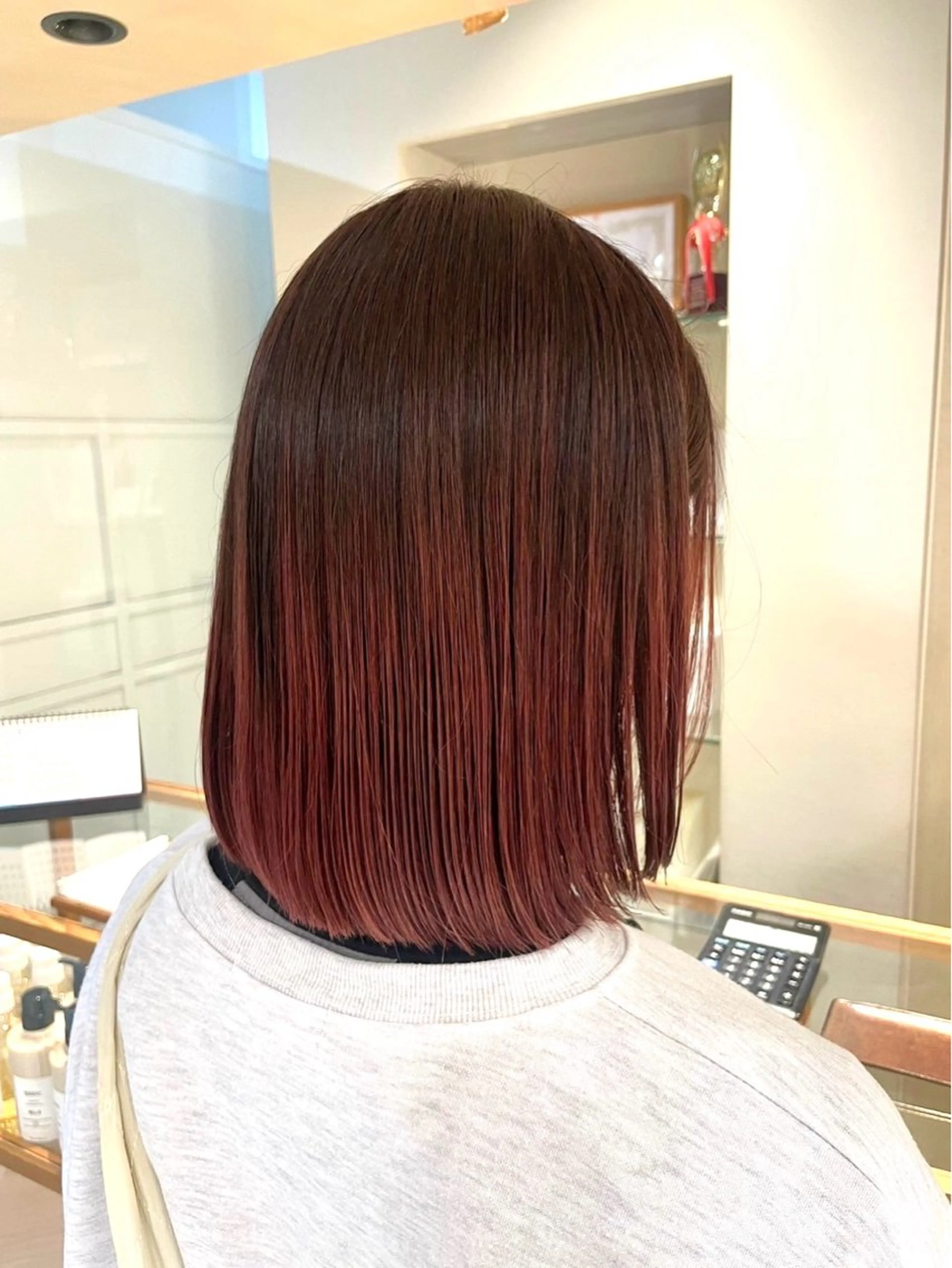 ミディアム 中山 優里のヘアスタイル