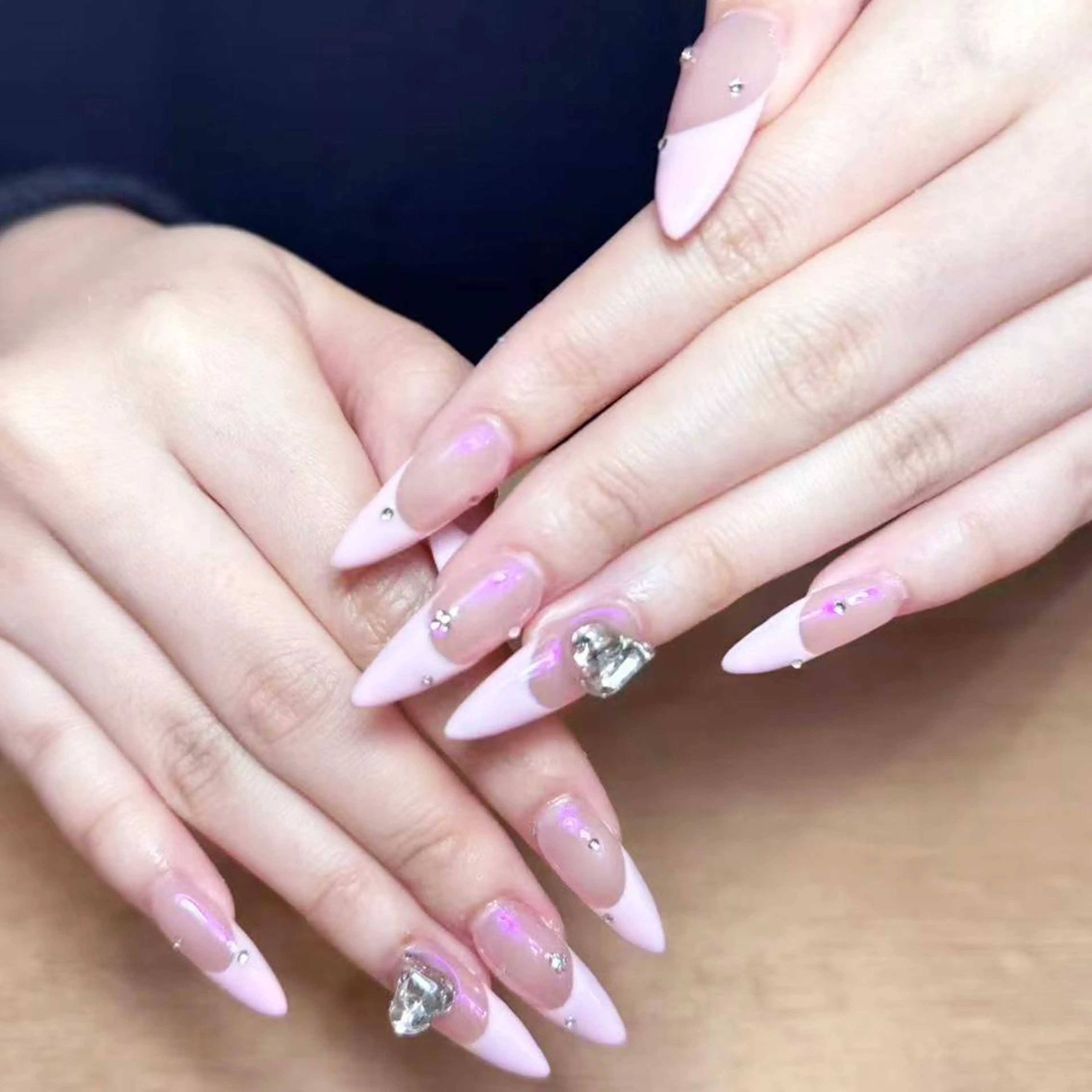 ネイル アートネイル オーロラネイル ガーリー キラキラネイル 韓国ネイル ハンドネイル DIANMOND NAIL🌸のネイルデザイン
