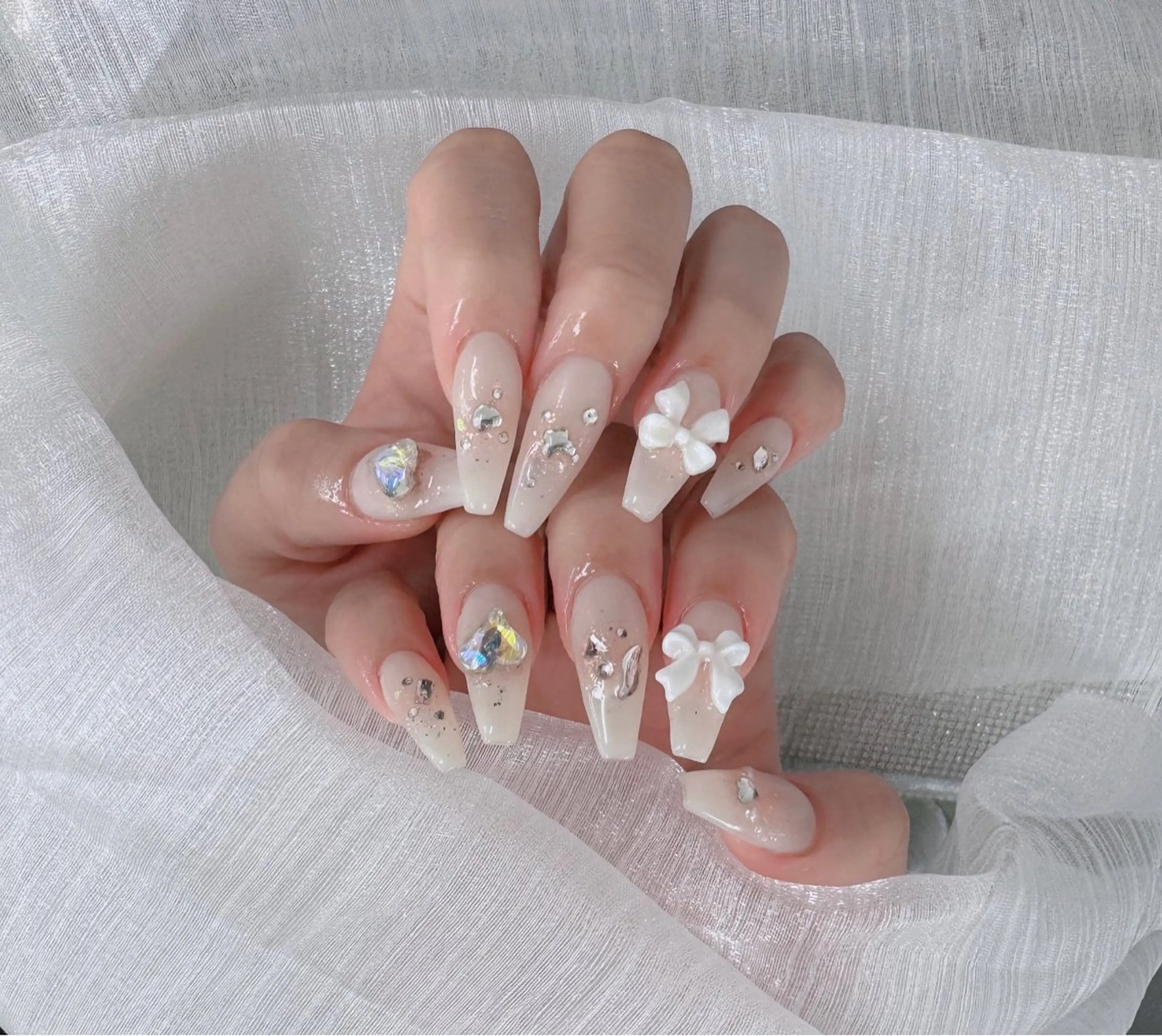 ネイル オーロラネイル フレンチネイル ジェルネイル ハロウィン キラキラネイル H.baby Nail Salonのネイルデザイン