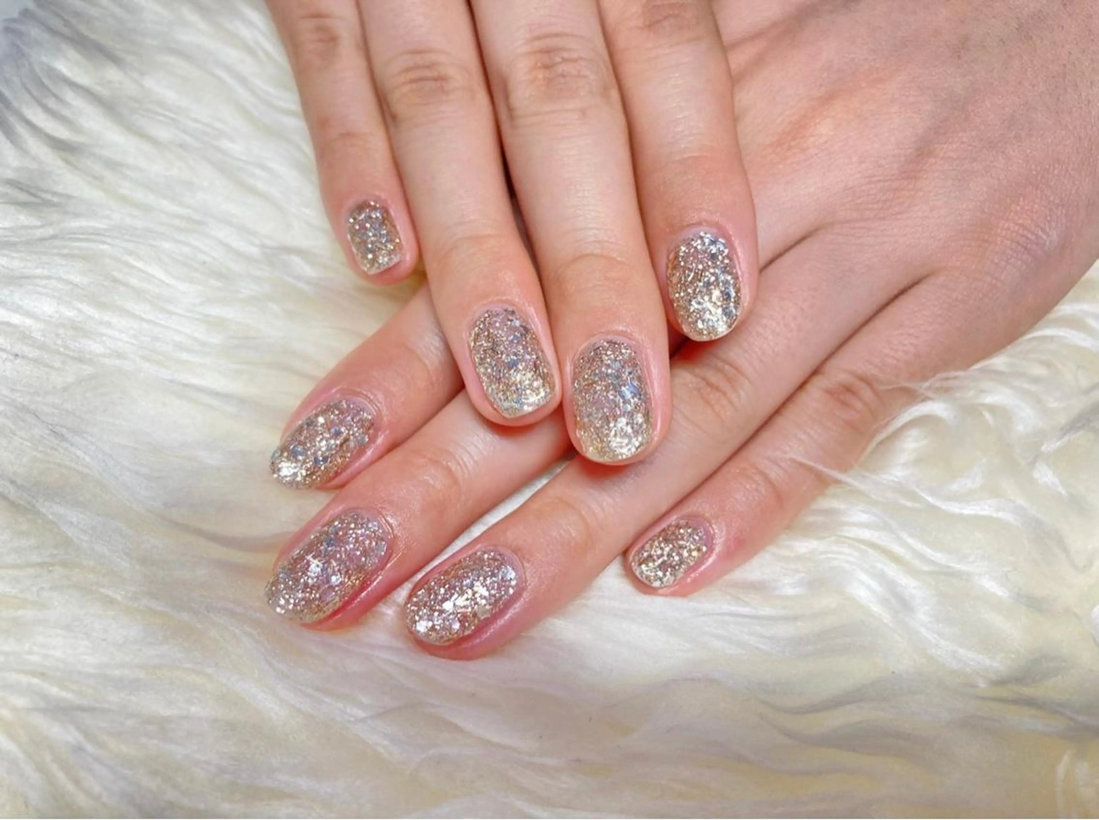 ネイル ジェルネイル キラキラネイル パラジェル ブライダルネイル ハンドネイル Nail&eye Belire 新宿のネイルデザイン