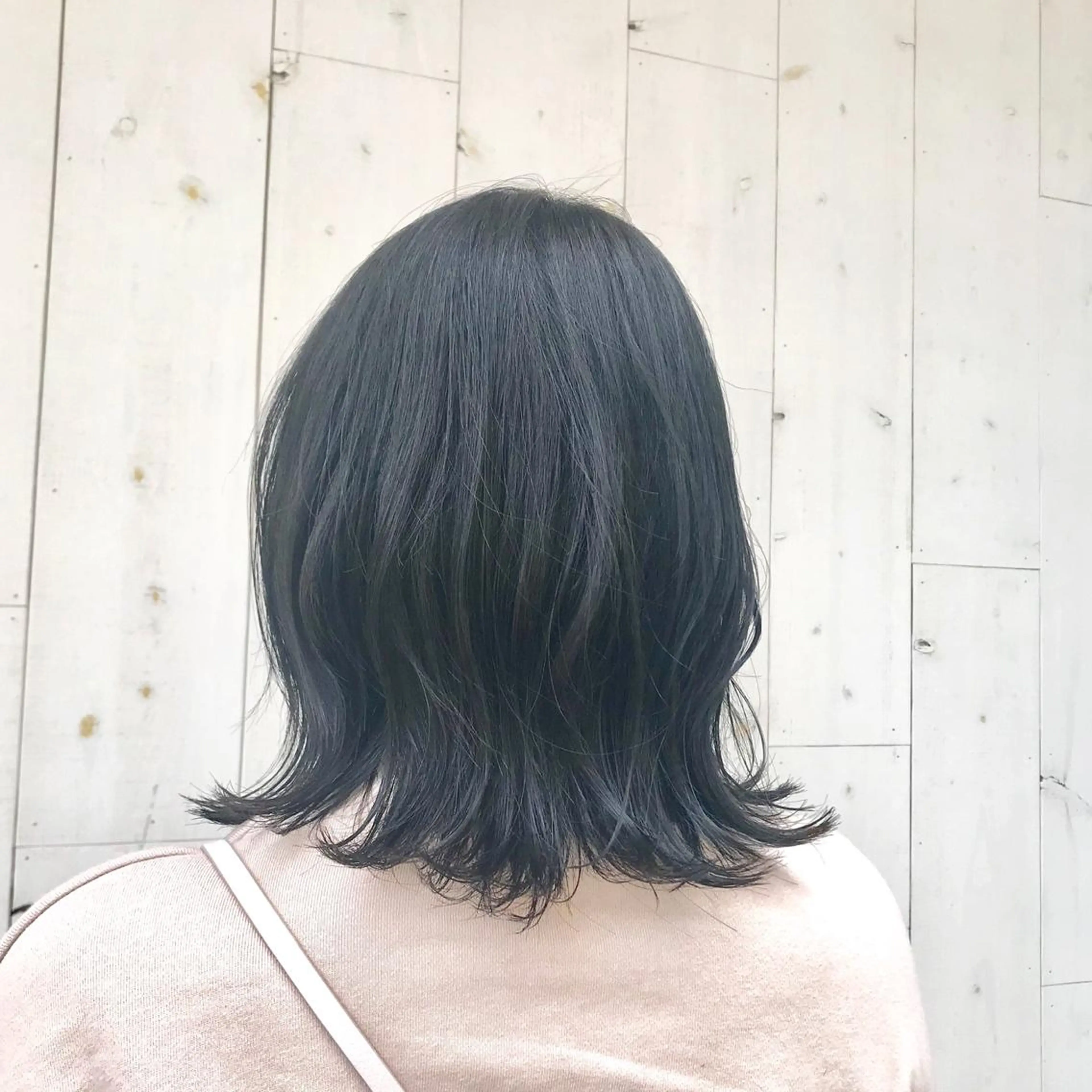 ショート カラー ブルーカラー ブルージュ 透明感カラー カット ヘアカラー トリートメント ルーヴル所属・長尾 桃佳のヘアスタイル