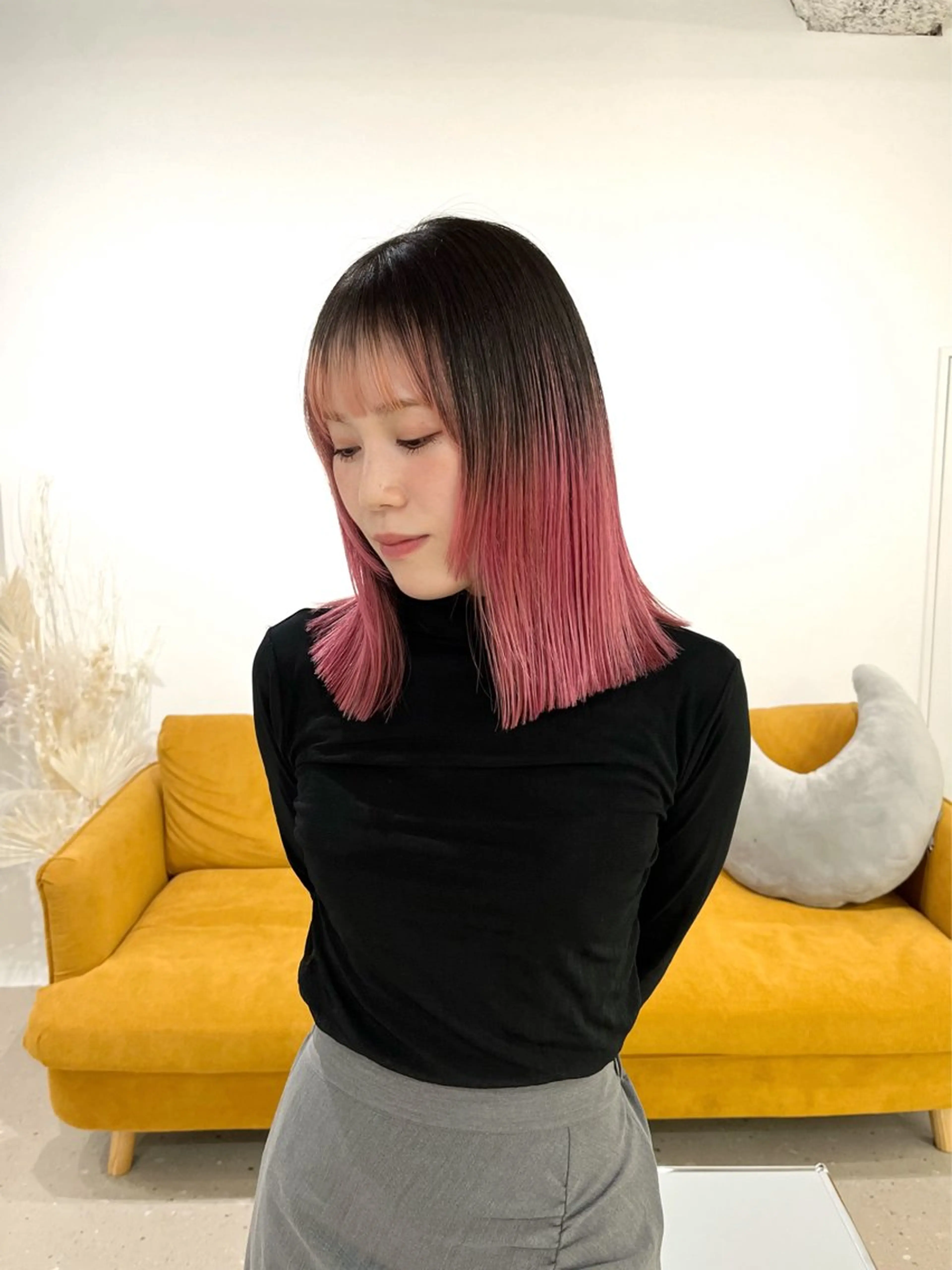 ミディアム 阪本 桃のヘアスタイル