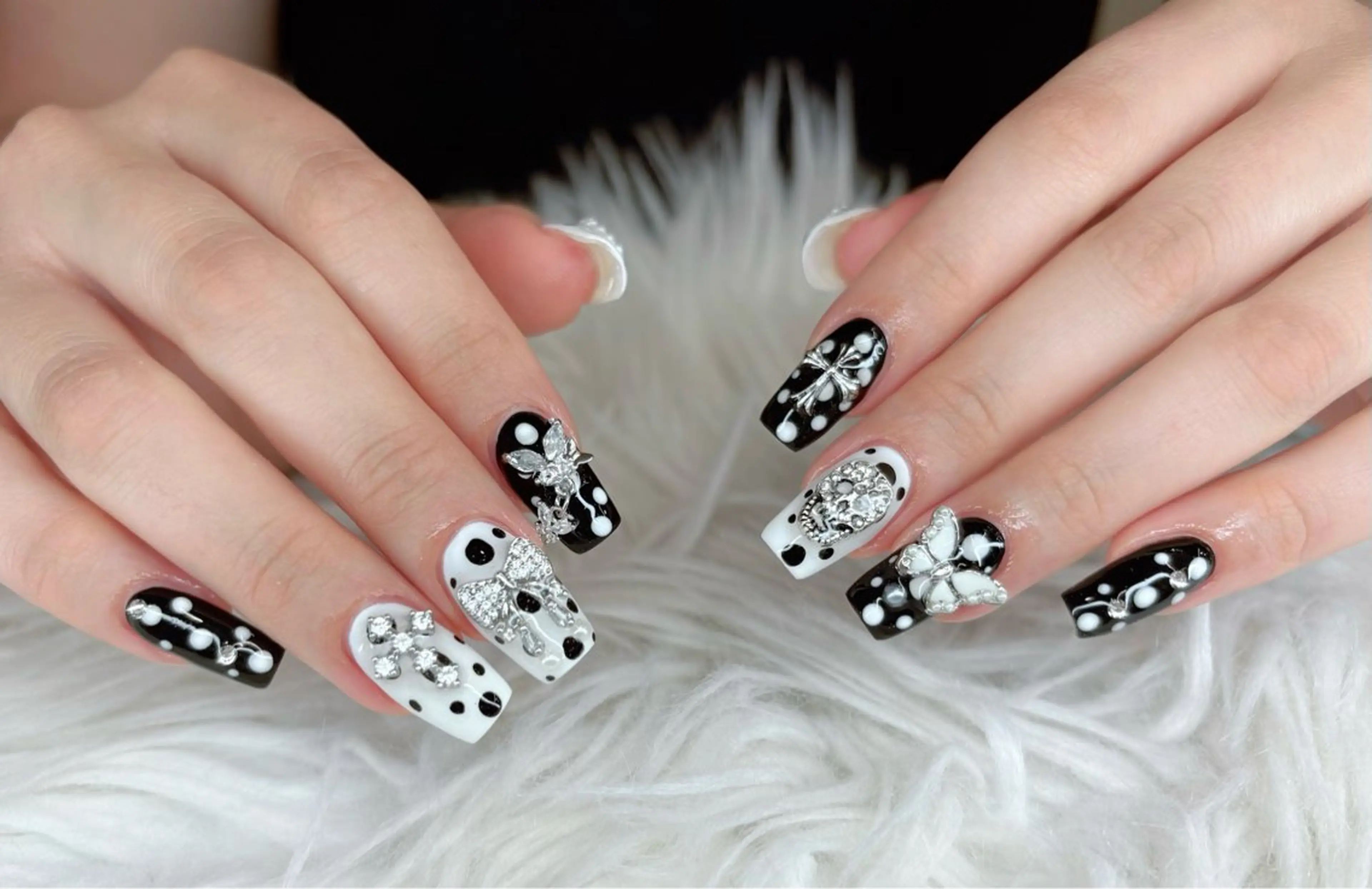 ネイル オーロラネイル ブルー チークネイル フットネイル フレンチネイル NAILS168 大家店のネイルデザイン