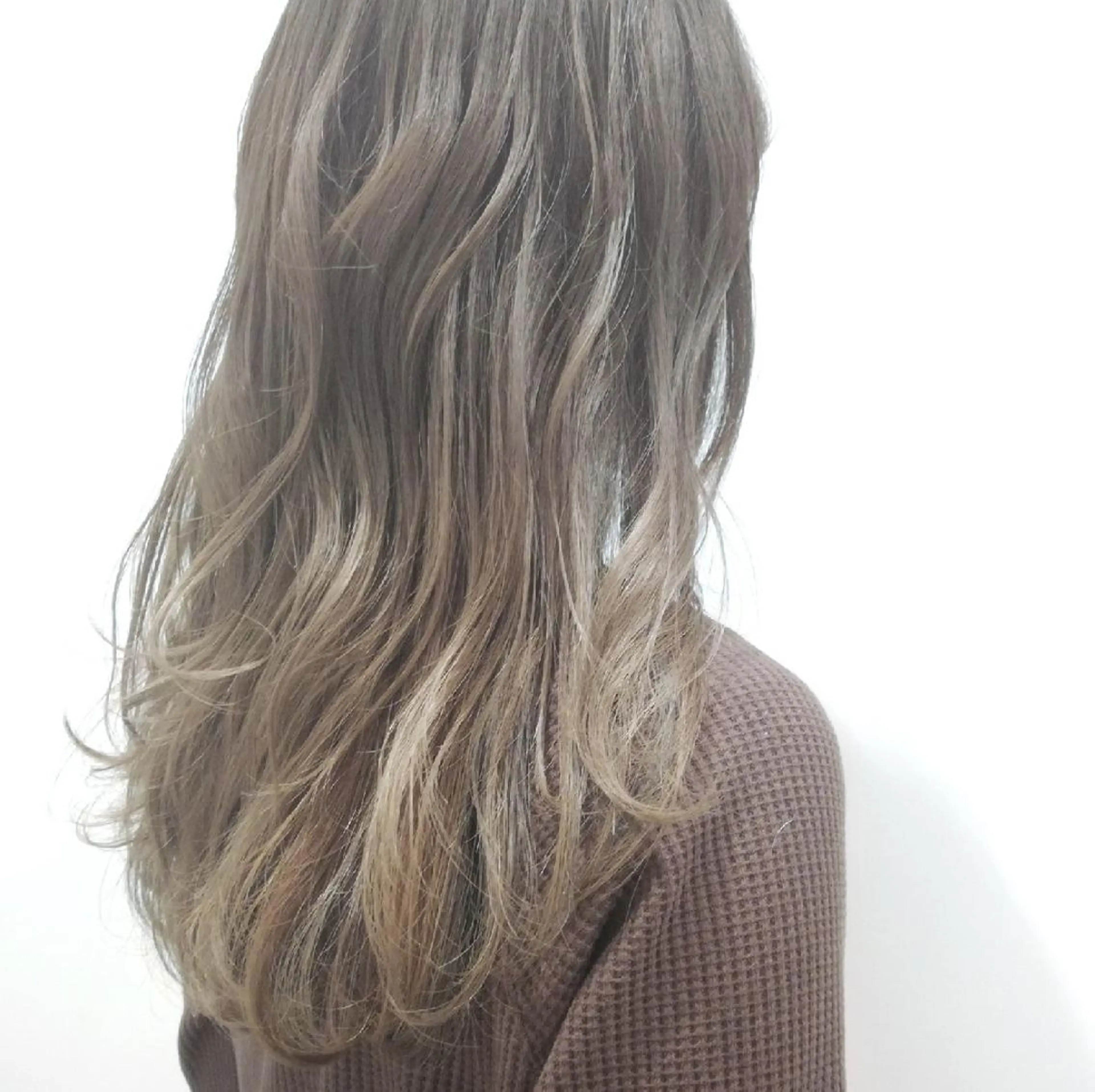 ミディアム カラー ill副店長 立和田純也のヘアスタイル