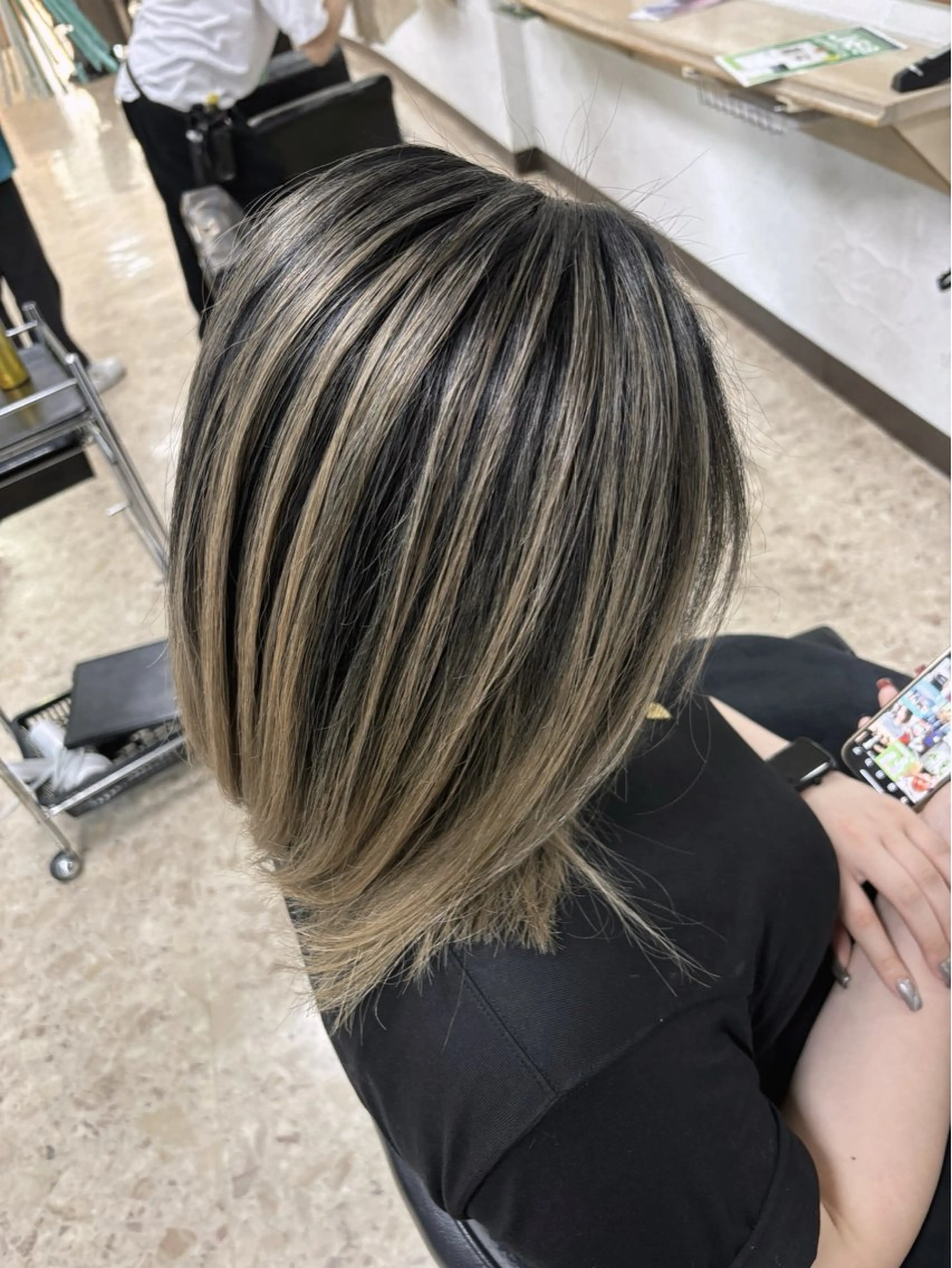 ミディアム カラー バレイヤージュ レイヤーカット 山下 まりなのヘアスタイル