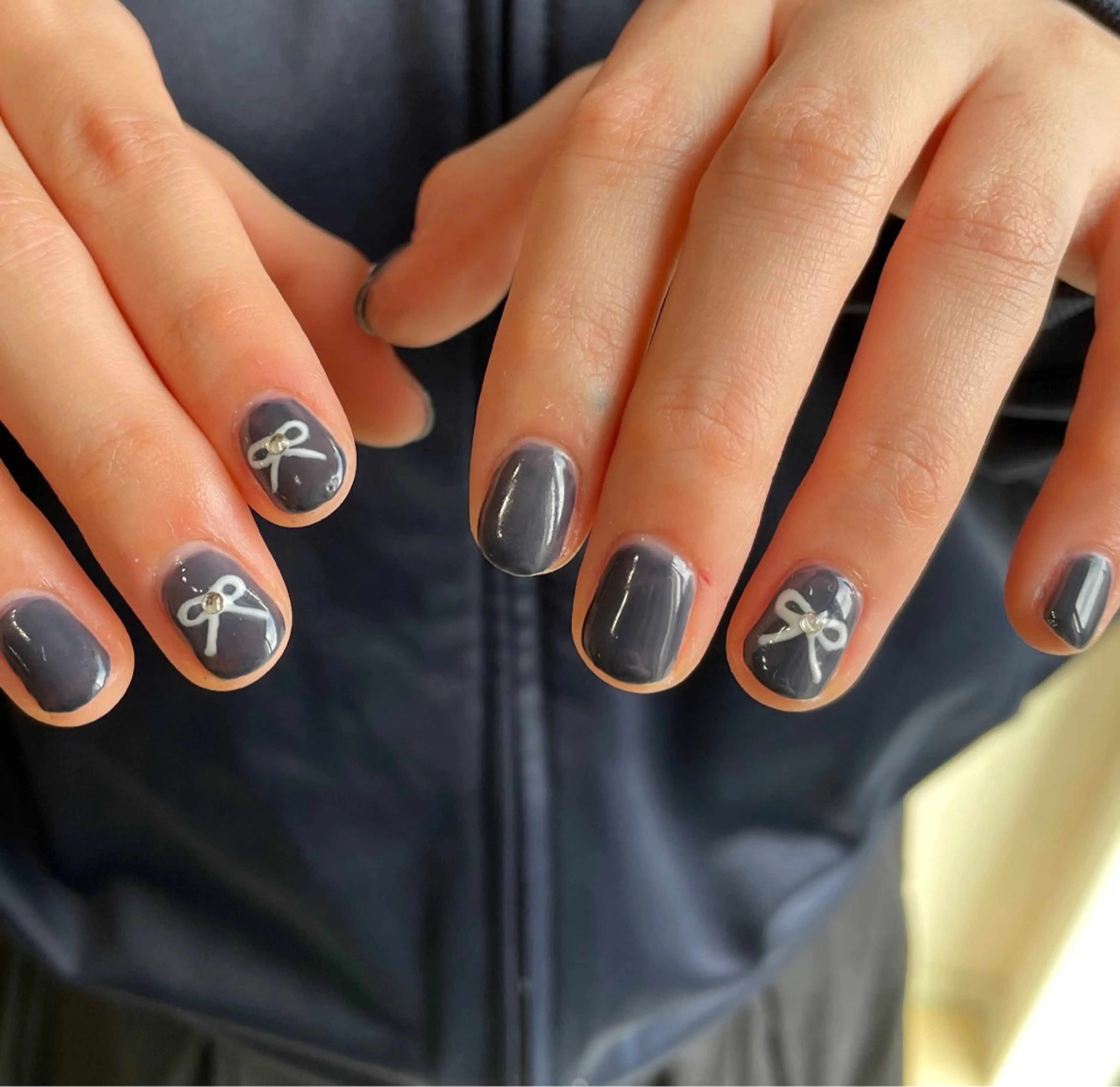 ネイル アートネイル ワンカラーネイル リボン irodori ayaのネイルデザイン