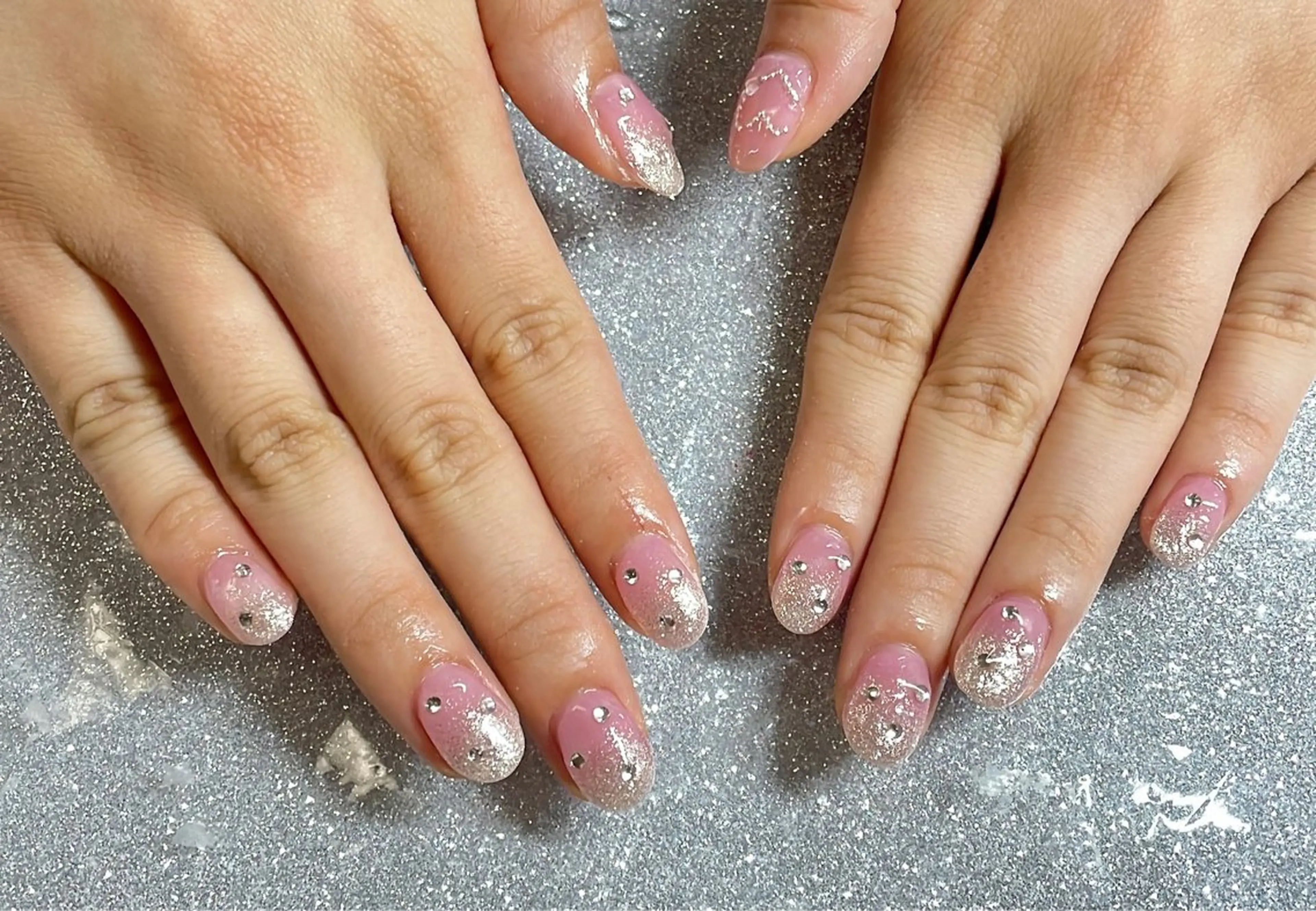 ネイル ハンドネイル VIERU 🌈🎀💖のネイルデザイン