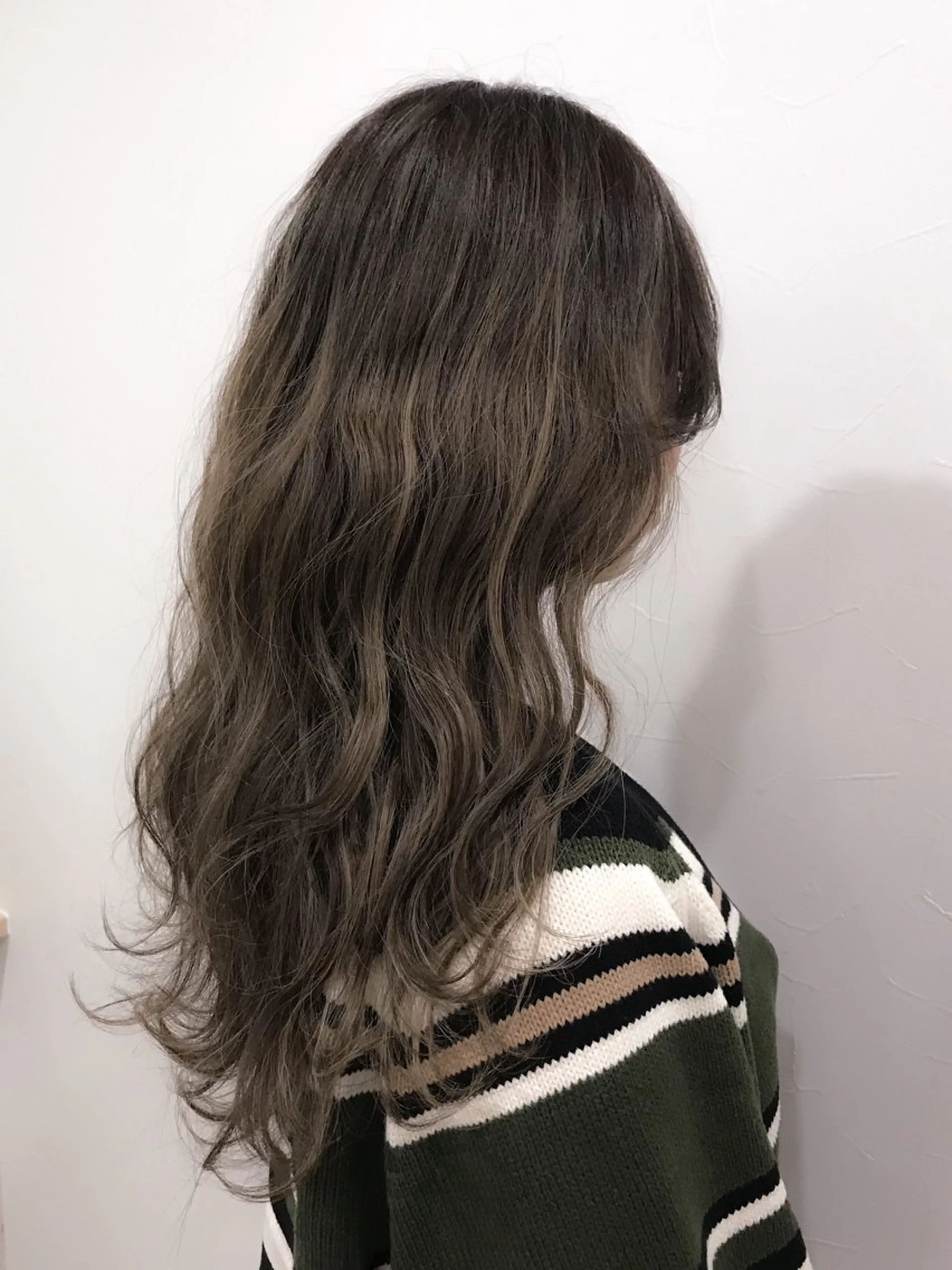 セミロング カラー 透明感カラー グレージュ ハイライトカラー ハイライト レイヤーカット 🌟艶髪🌟 田島銀河のヘアスタイル