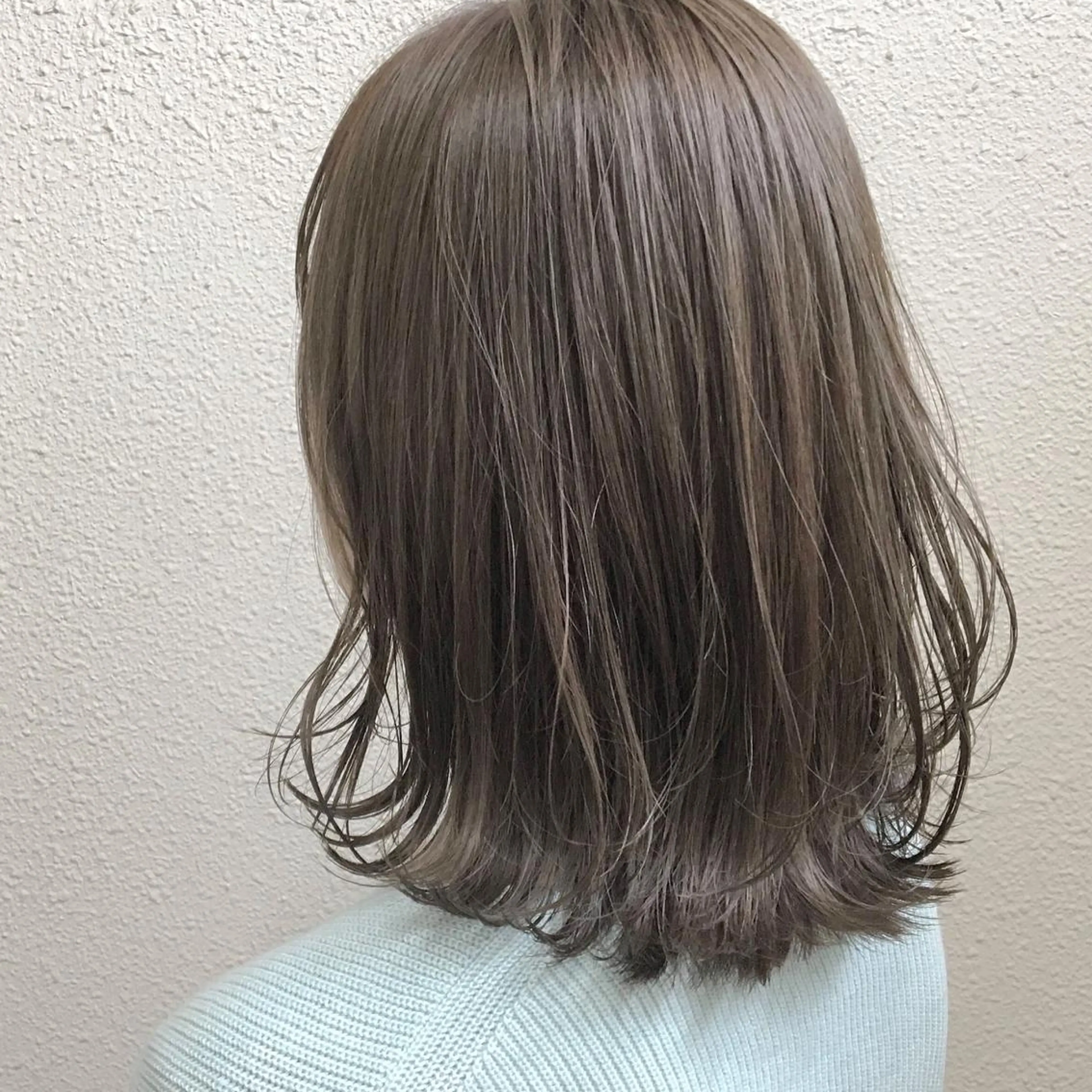 ミディアム カラー ベージュカラー ハイライトカラー ミルクティーベージュ ハイライト 半個室女性salon 🩰Natsumiのヘアスタイル