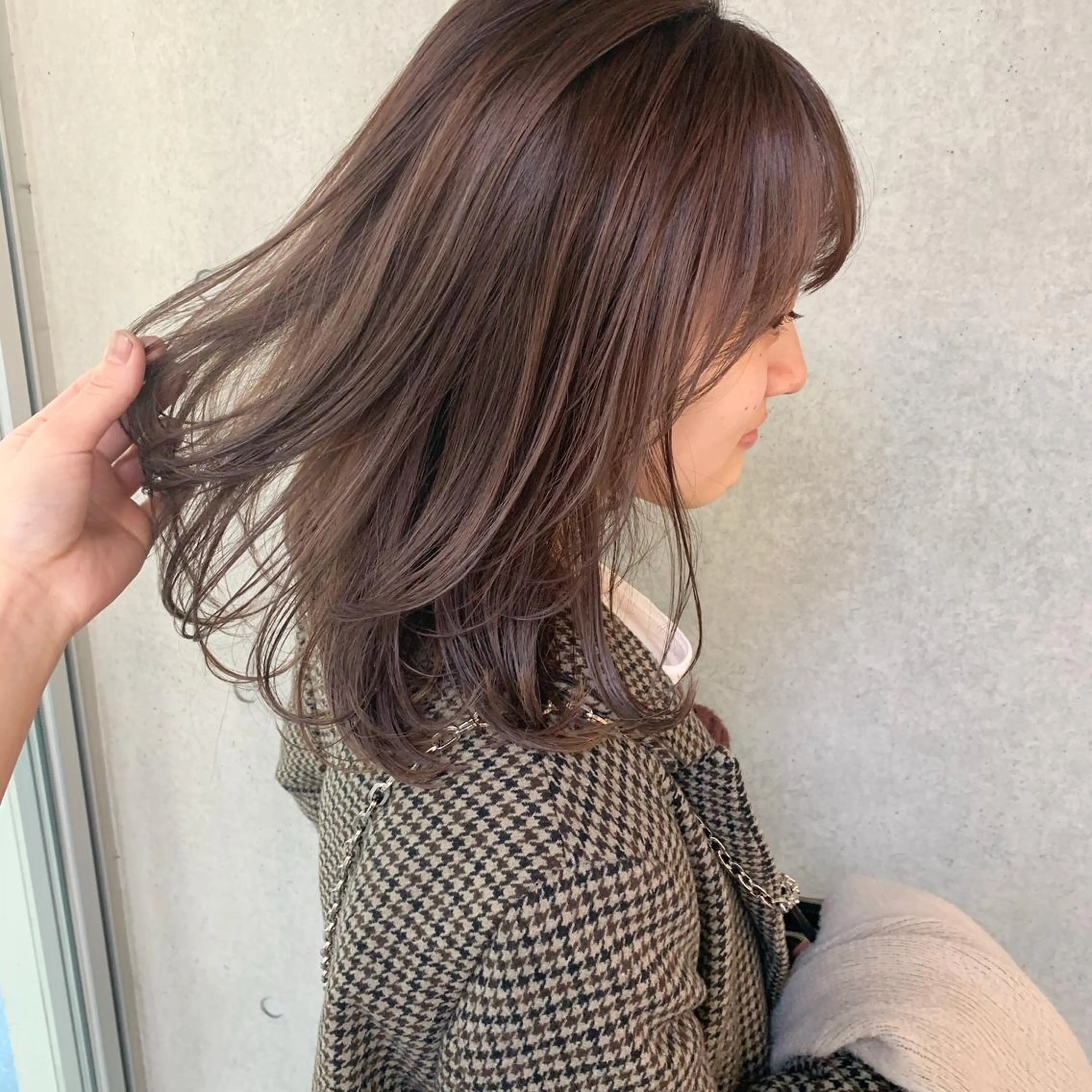 セミロング ラベンダーベージュ ヘアカラー トリートメント 岩田菜央 《武蔵小杉》のヘアスタイル