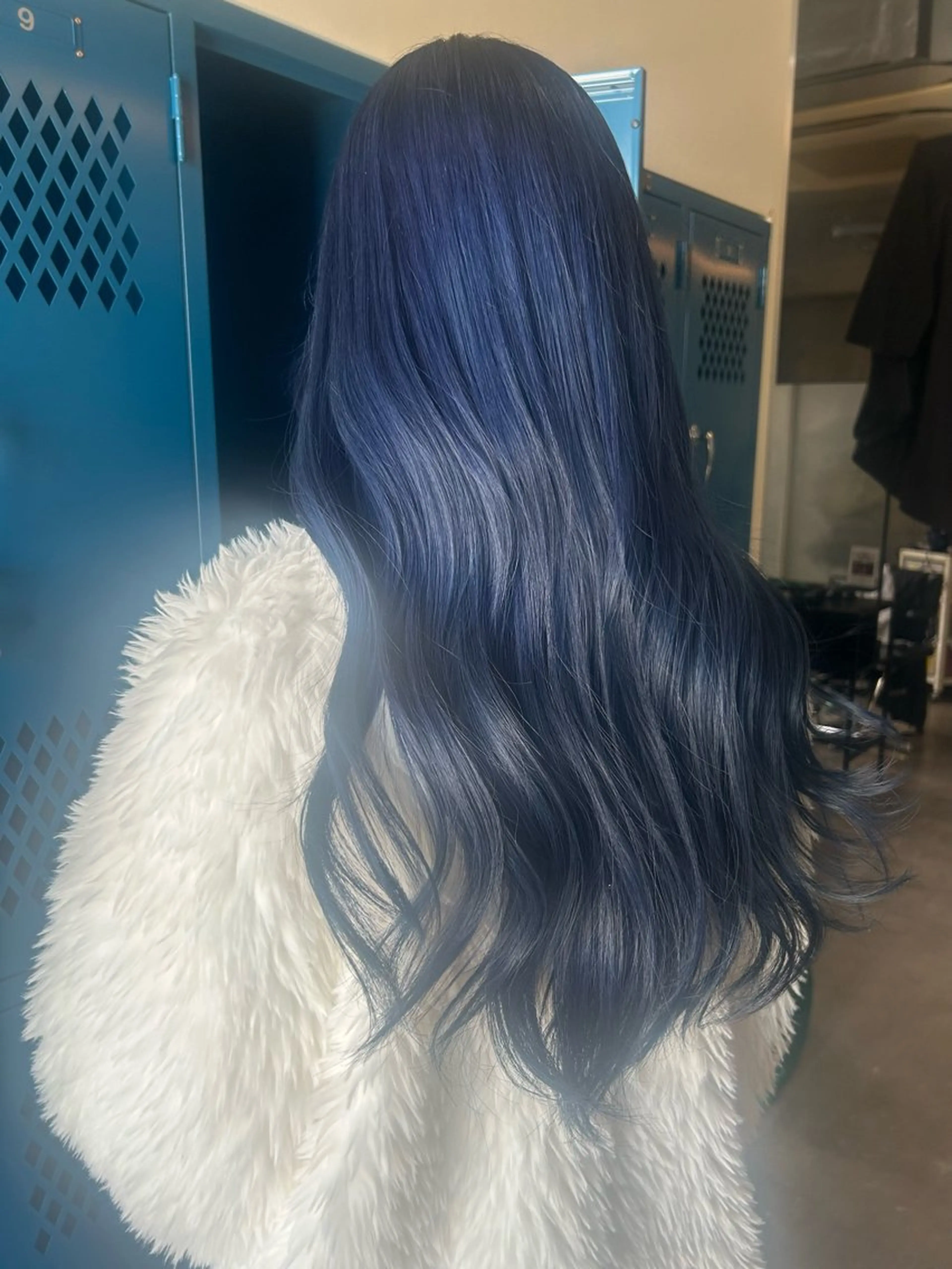 ロング カラー 黒髪 ブルーカラー ブルーブラック 韓国レイヤー/ ボブ/ EMIRIのヘアスタイル