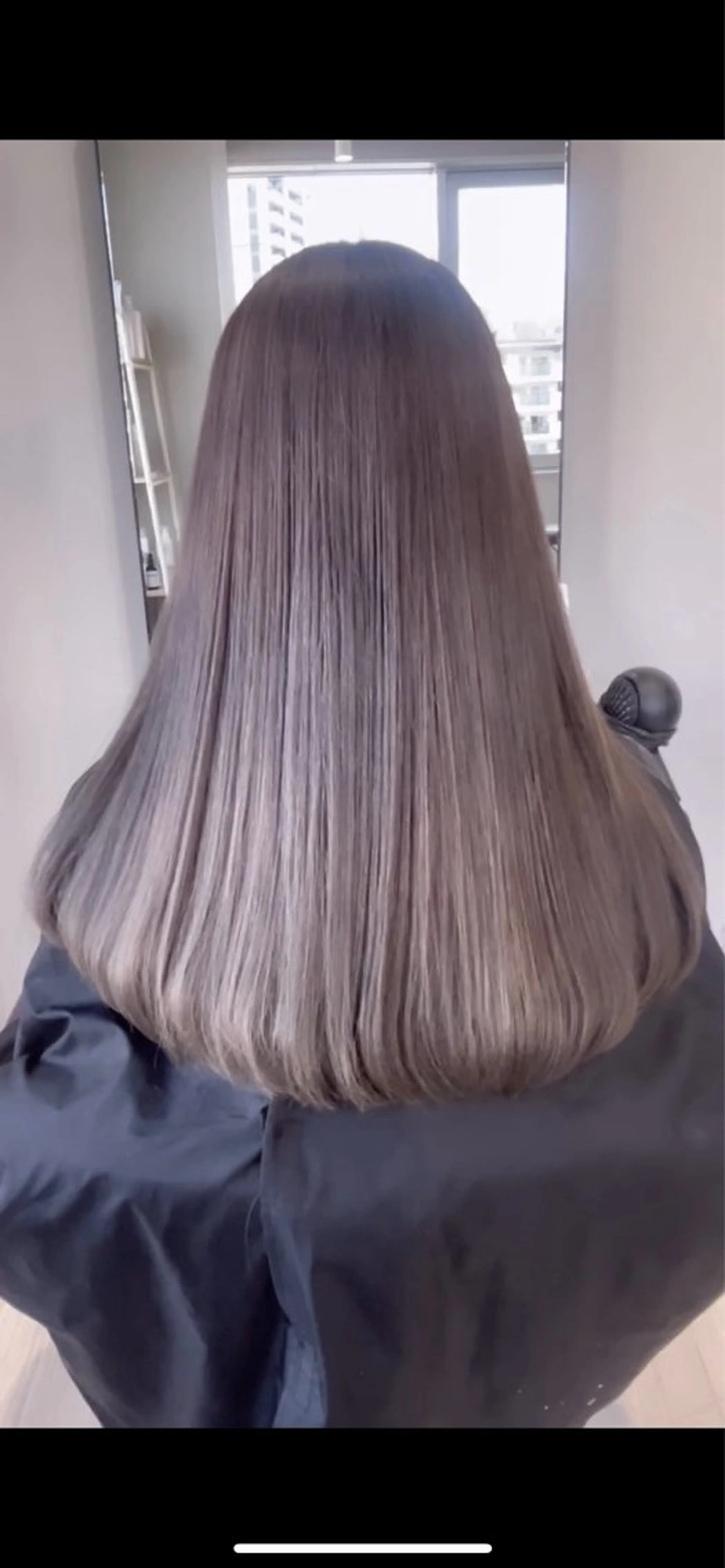 カラー ブリーチ グレージュ ニトウ レイナ🌺🌴🐠のヘアスタイル