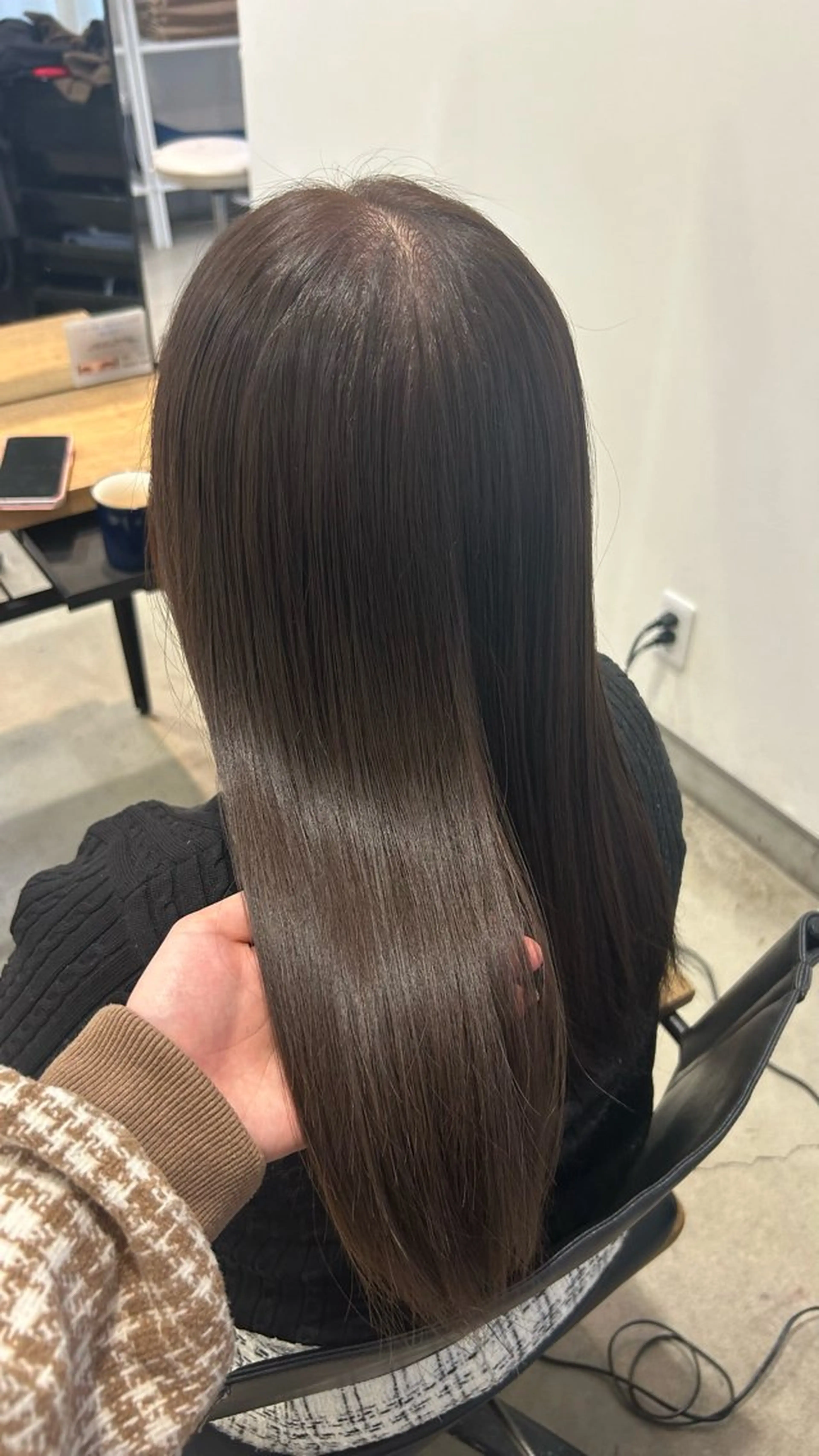 セミロング 縮毛矯正 根岸 麻菜のヘアスタイル