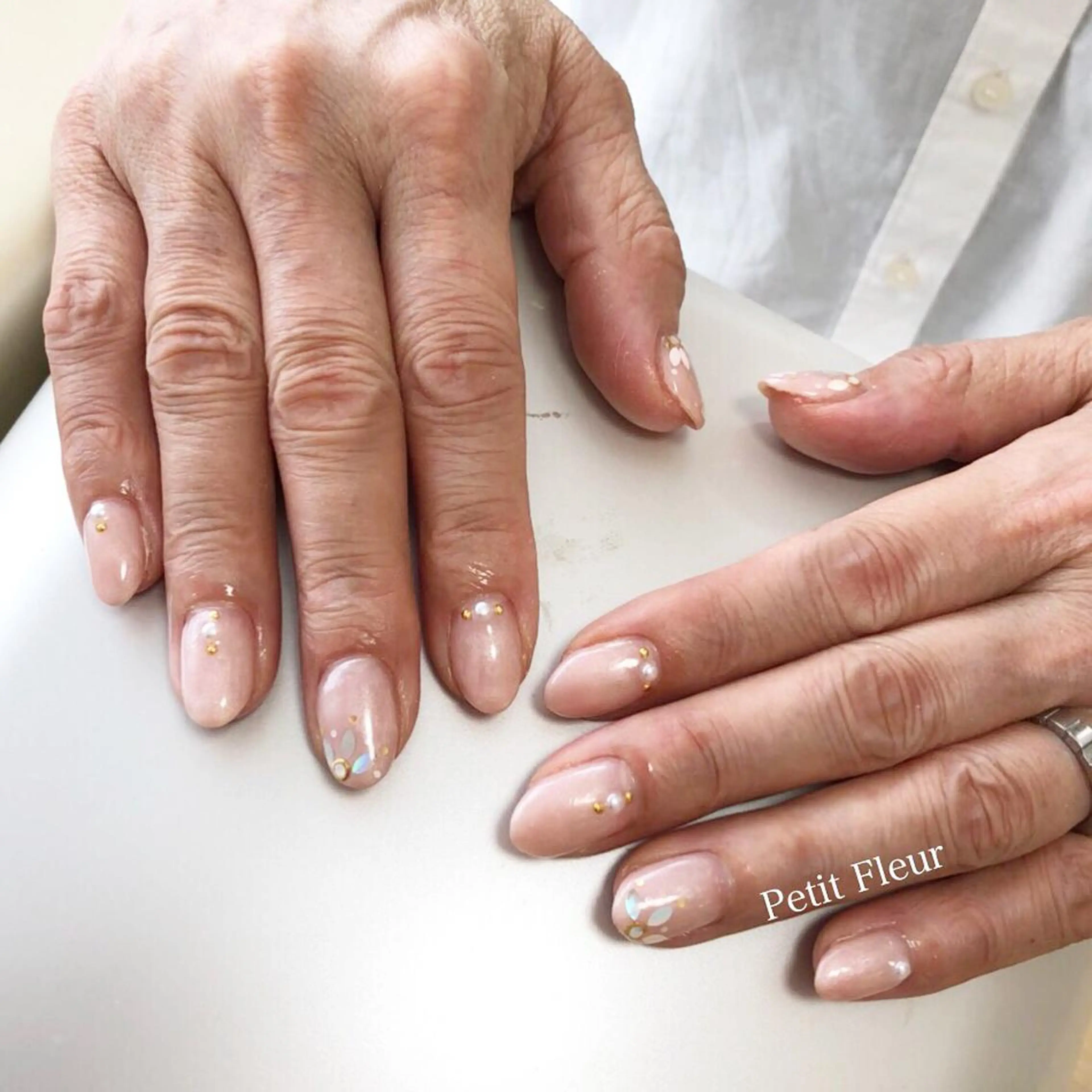 ネイル アートネイル ホログラムネイル Petit Fleur所属・青柳 亜梨奈のマツエク・マツパデザイン