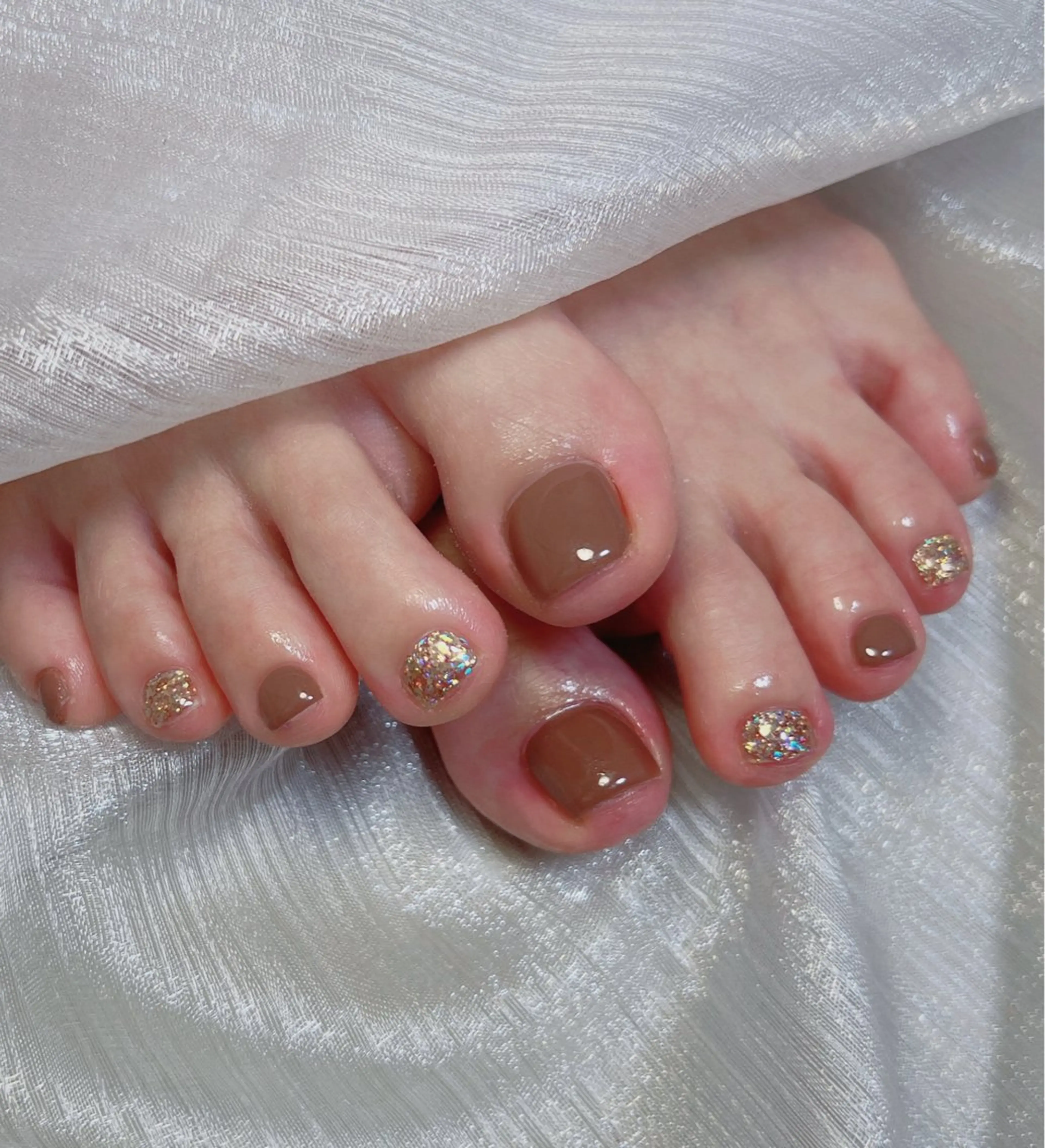 ネイル オーロラネイル 長さ出し フットネイル 韓国ネイル ラメ(グリッター) フットネイル 👍thumbs up nail👍のネイルデザイン