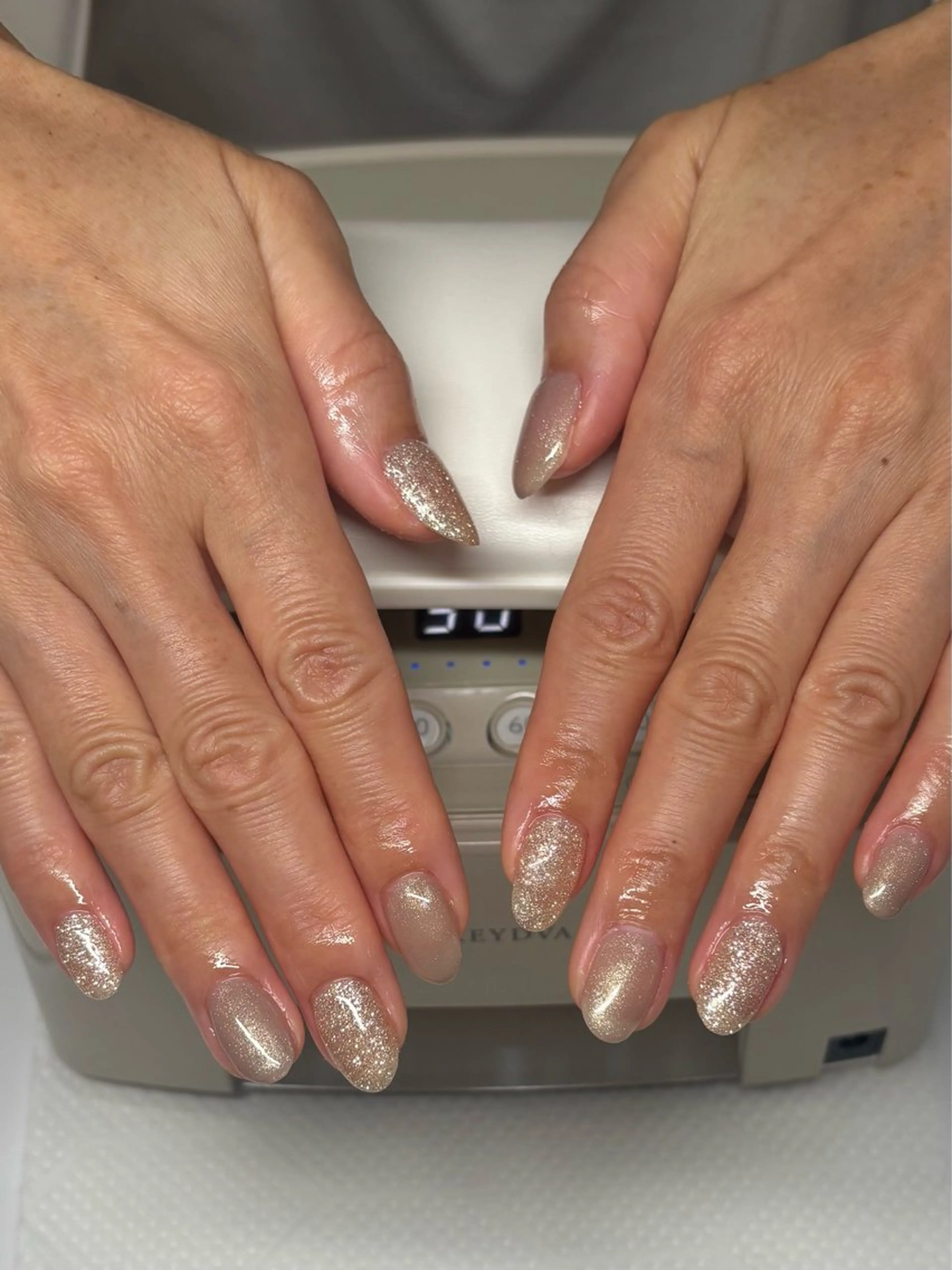 ‼️大人気‼️全40色フラッシュnail 「オフケア込み」大パーツ2個or ストーンアート10粒追加無料☆*フットも🉑の写真