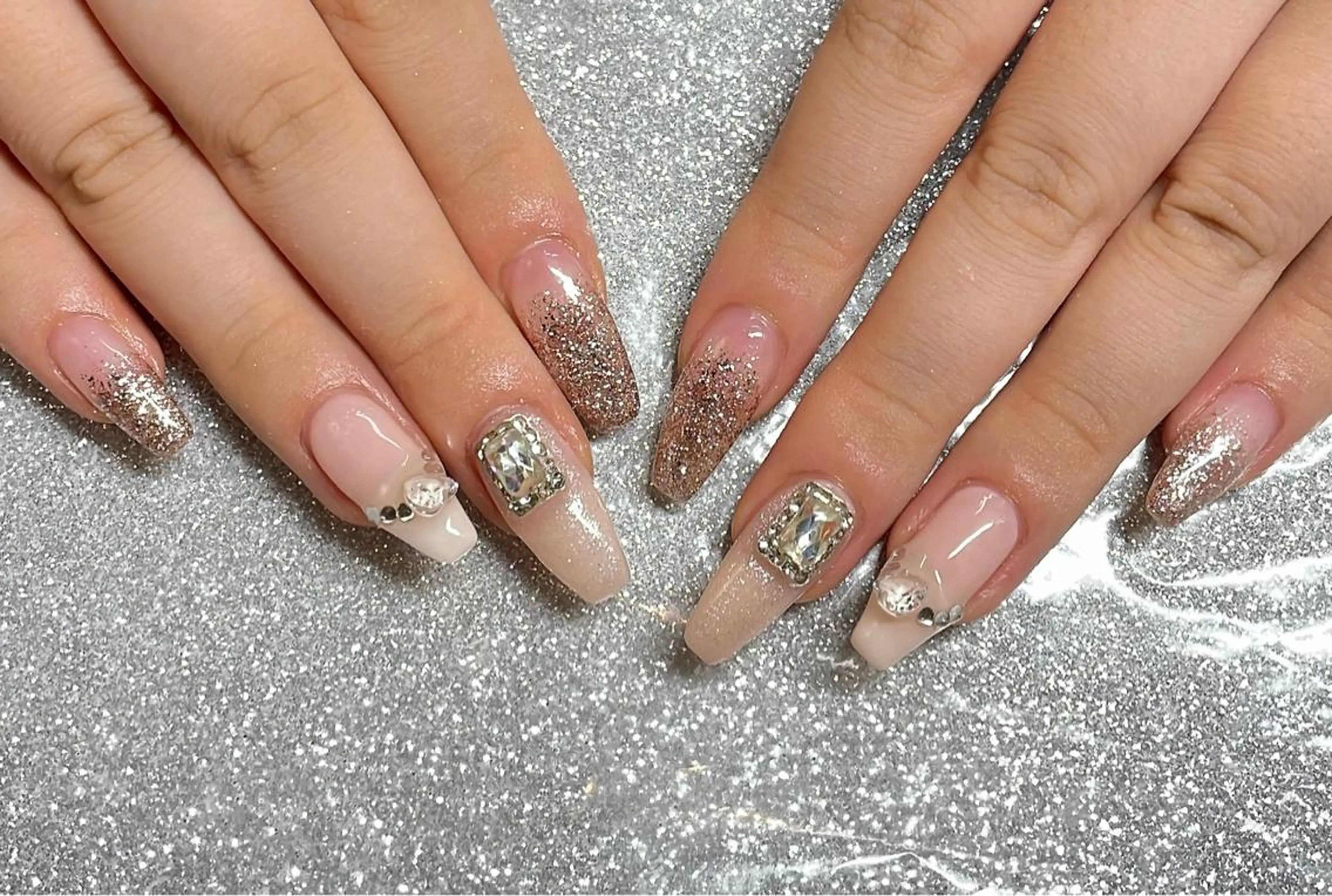 ネイル ハンドネイル VIERU 🌈🎀💖のネイルデザイン