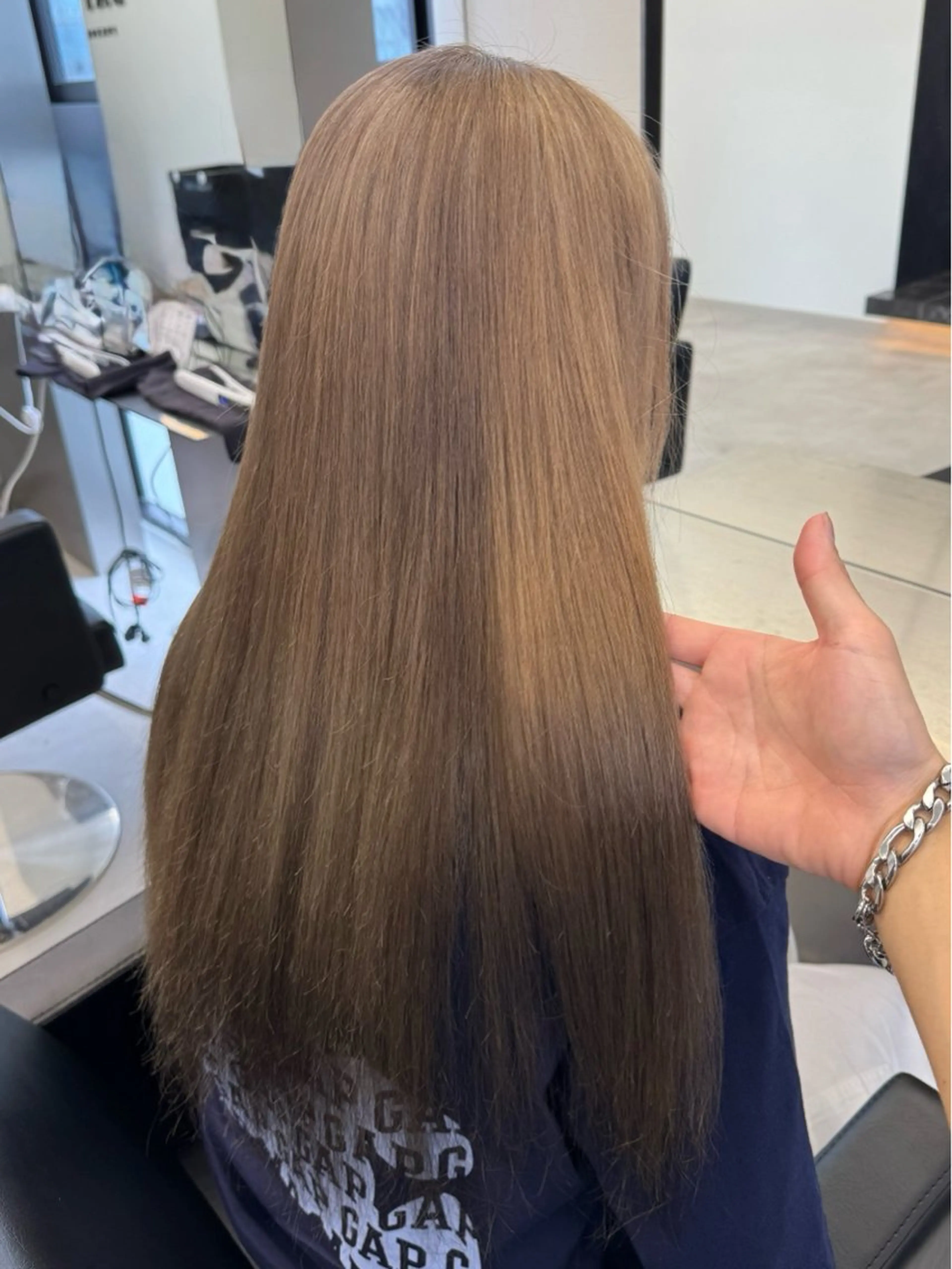 ロング カラー ブリーチ グレージュ ミルクティーグレージュ カット ヘアカラー トリートメント エクステ/透明感 韓国ヘア/KENTAのヘアスタイル