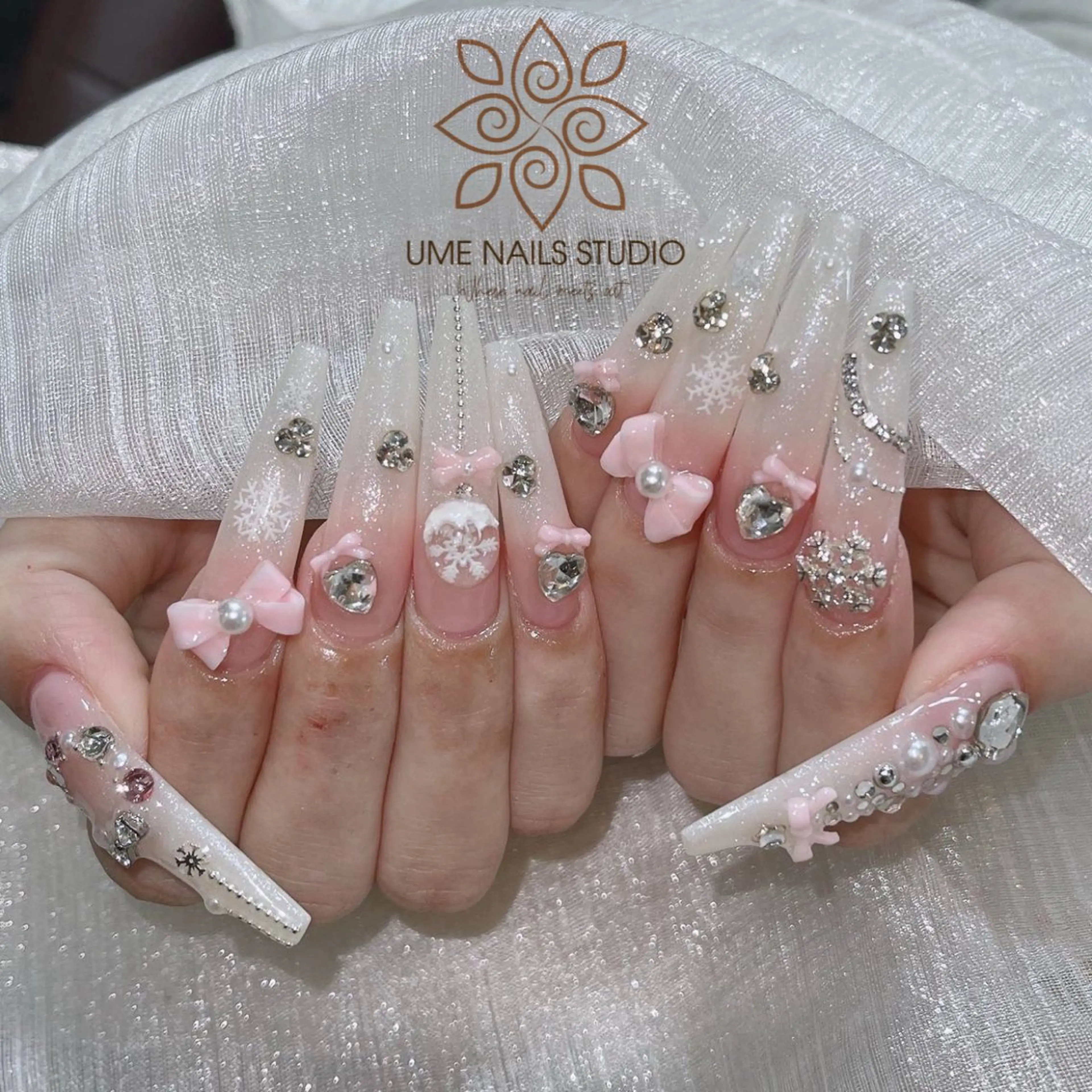 ネイル チークネイル クリアネイル ガーリー キラキラネイル 韓国ネイル Ume Nail Studioのネイルデザイン