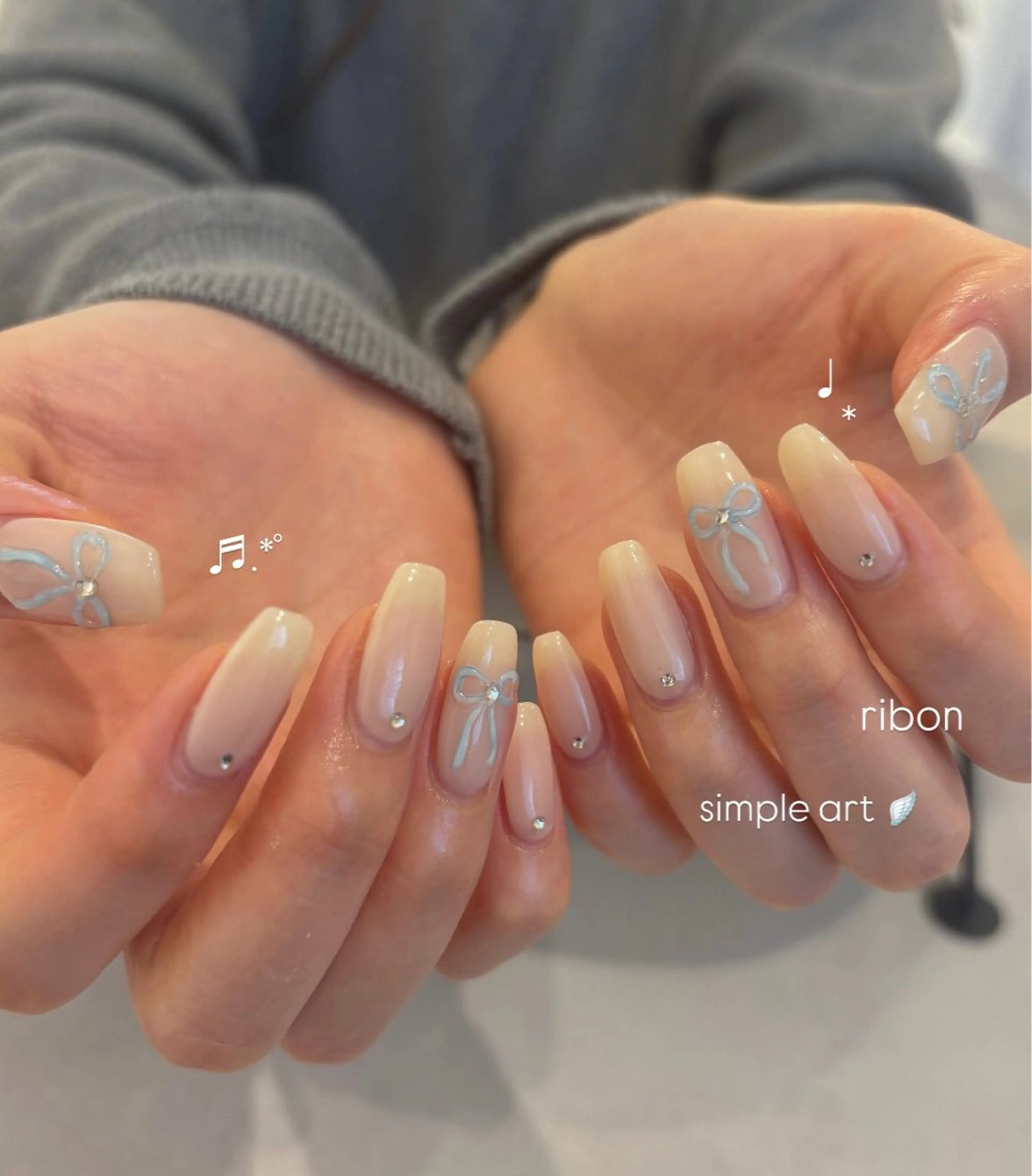 ネイル ブルー キラキラネイル ぷっくりネイル リボン シンプルネイル ハンドネイル ハンドケア enurk店 🍋 M I K U  *のその他イメージ