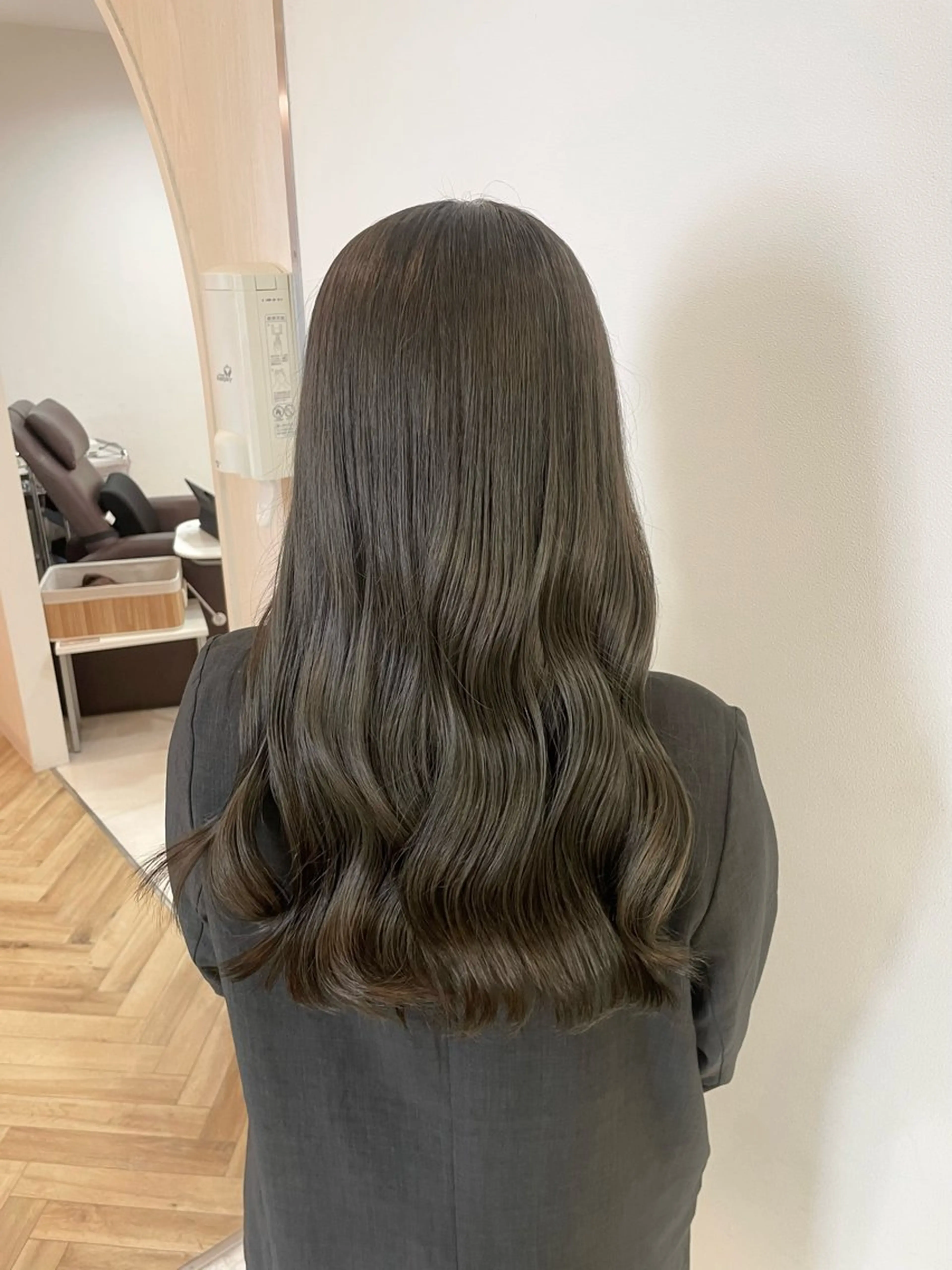 ロング カラー グレージュ オリーブグレージュ オリーブグレー カット ヘアカラー トリートメント ダブルカラー/ レイヤー🍒齋藤 澪のヘアスタイル