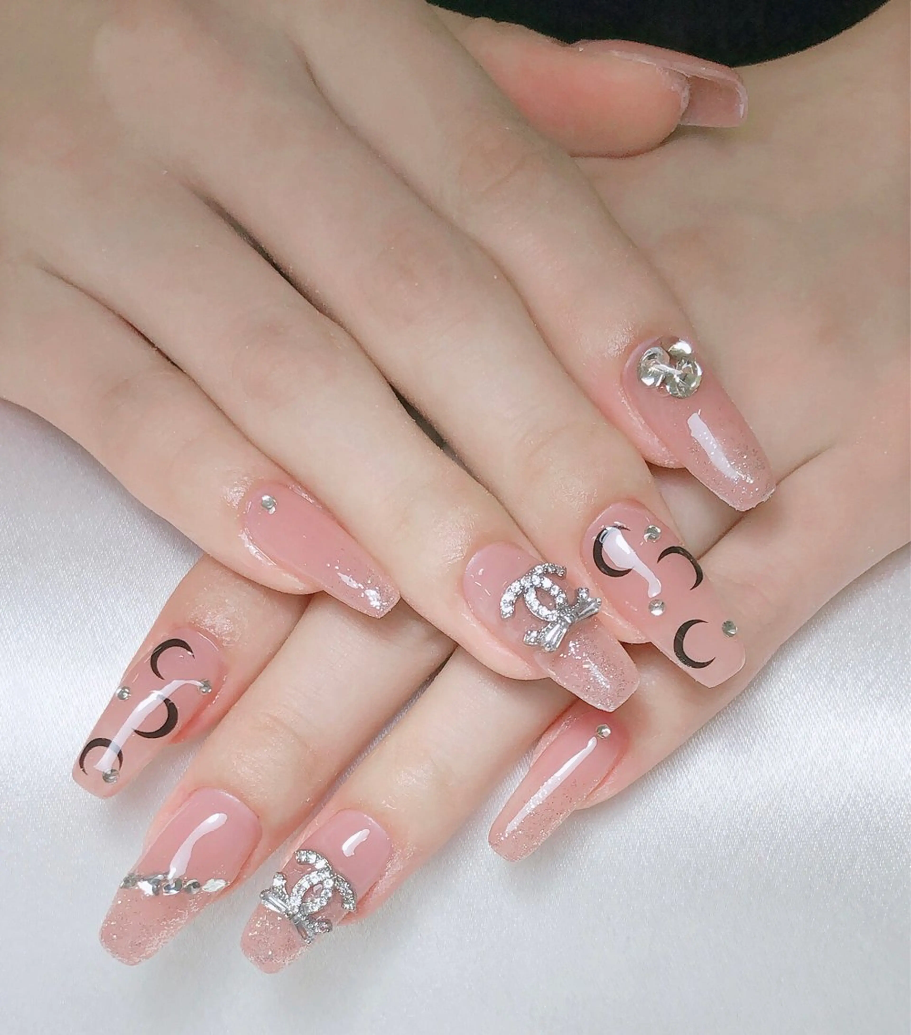 ネイル ハンドネイル LR.ONE ヨウのネイルデザイン