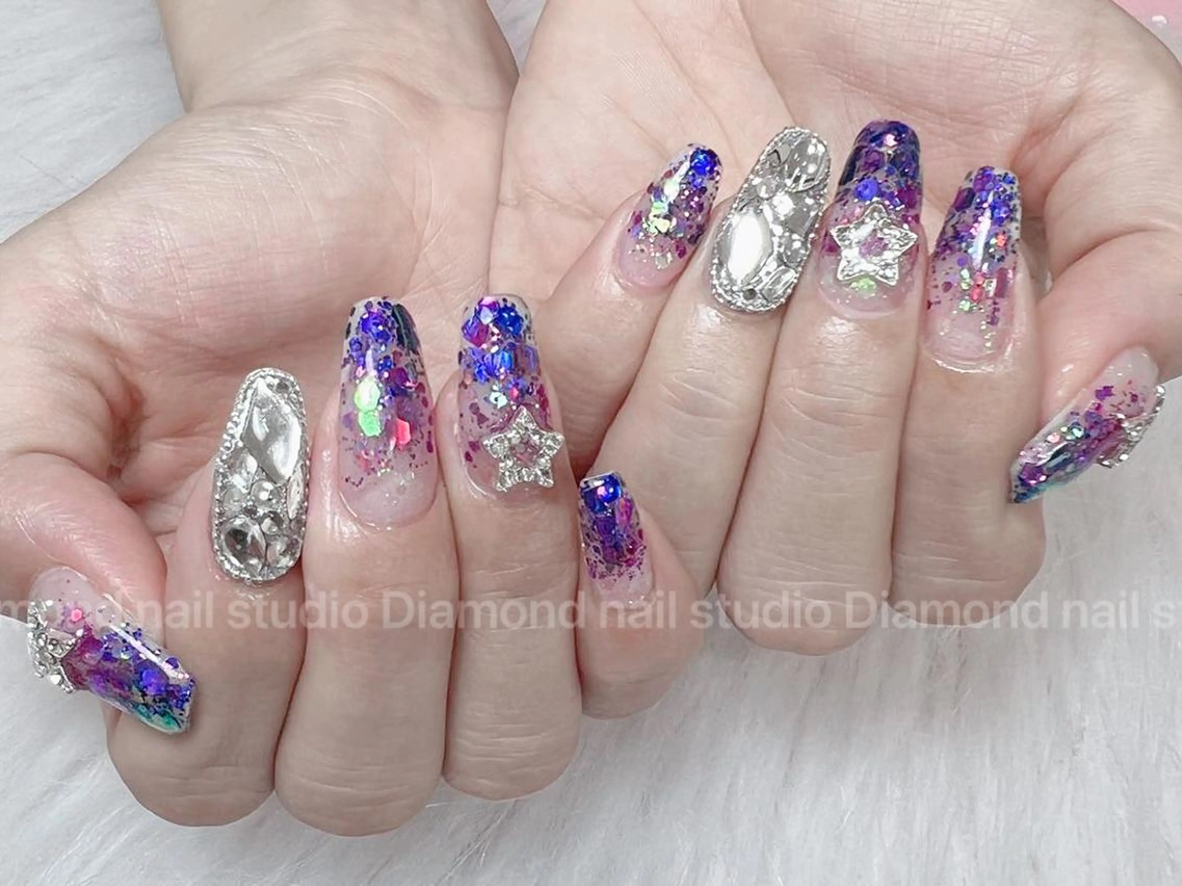 ミディアム DIAMOND 💅のネイルデザイン