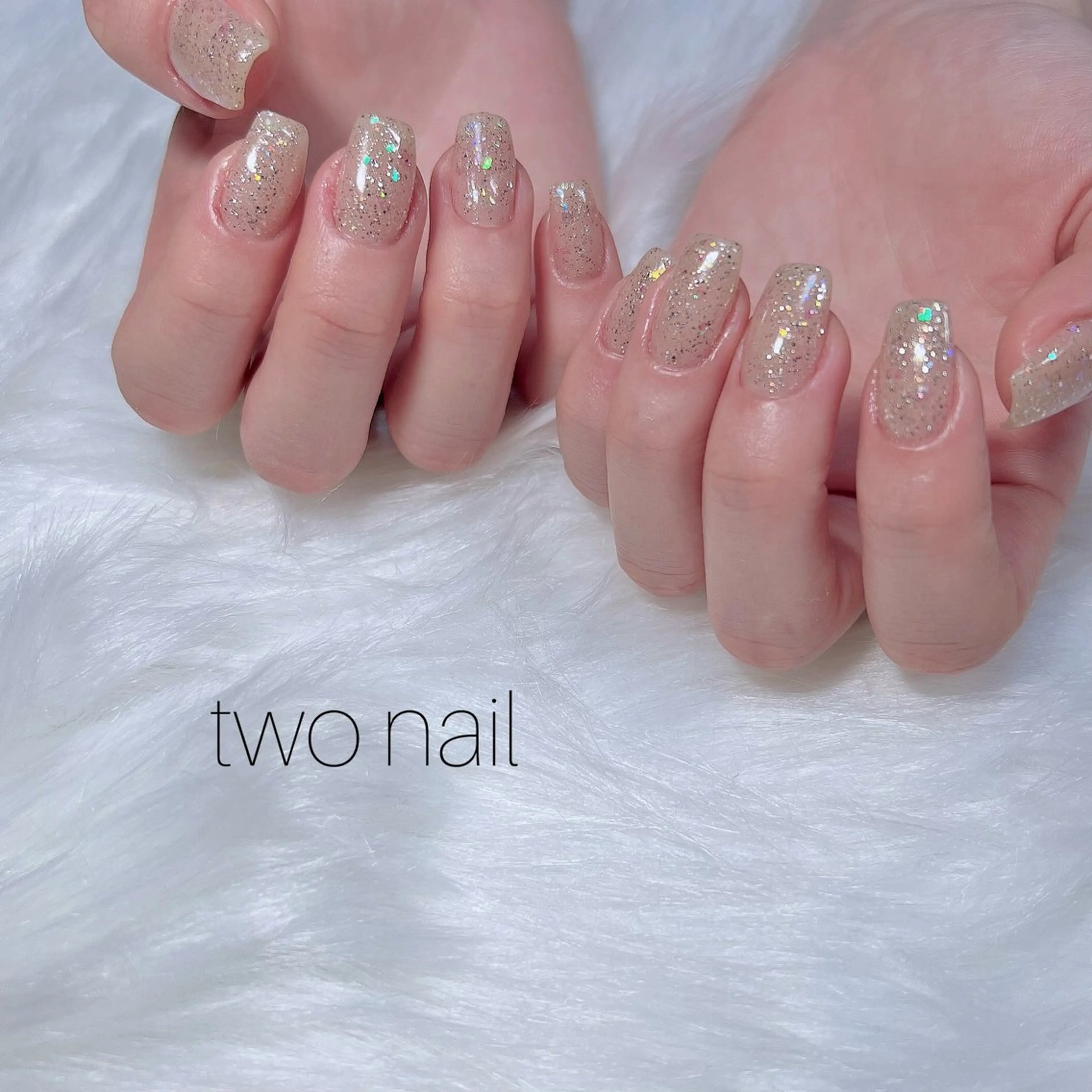 ネイル オーロラネイル キラキラネイル ネイルチップ ホワイト ハンドネイル two nailのネイルデザイン