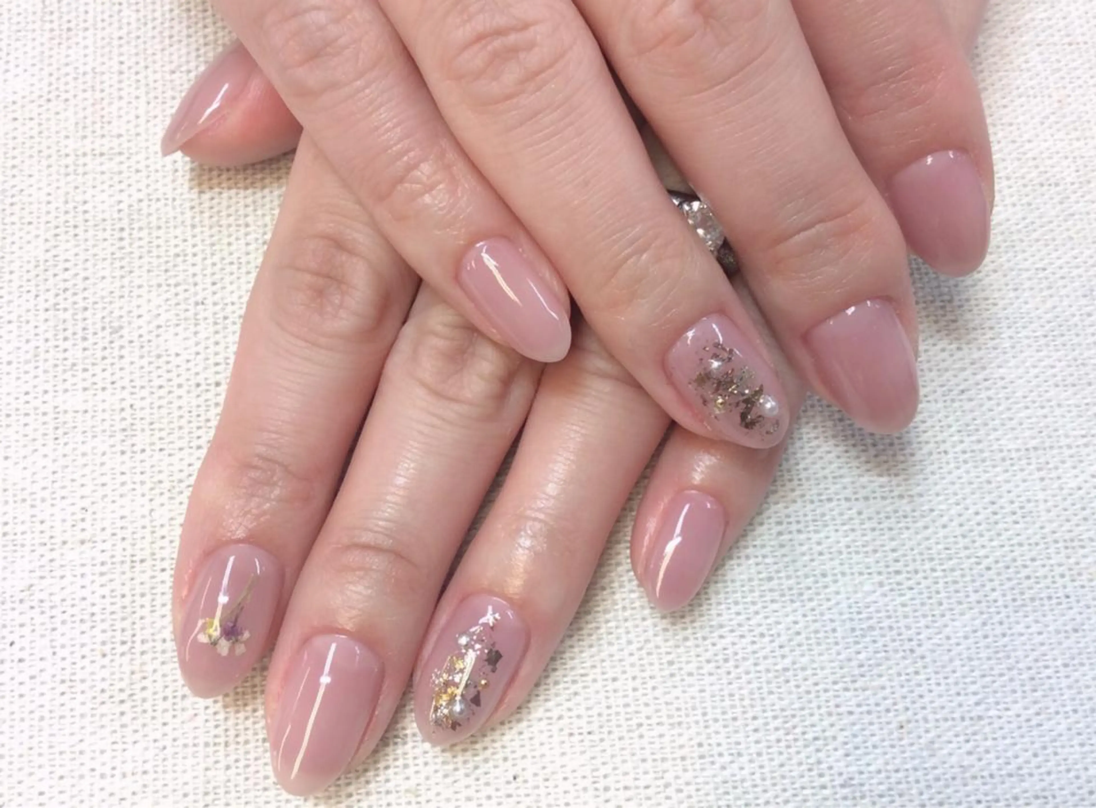 ネイル アートネイル 持ち込み ニュアンスネイル 新橋 ルキナ スタッフのネイルデザイン