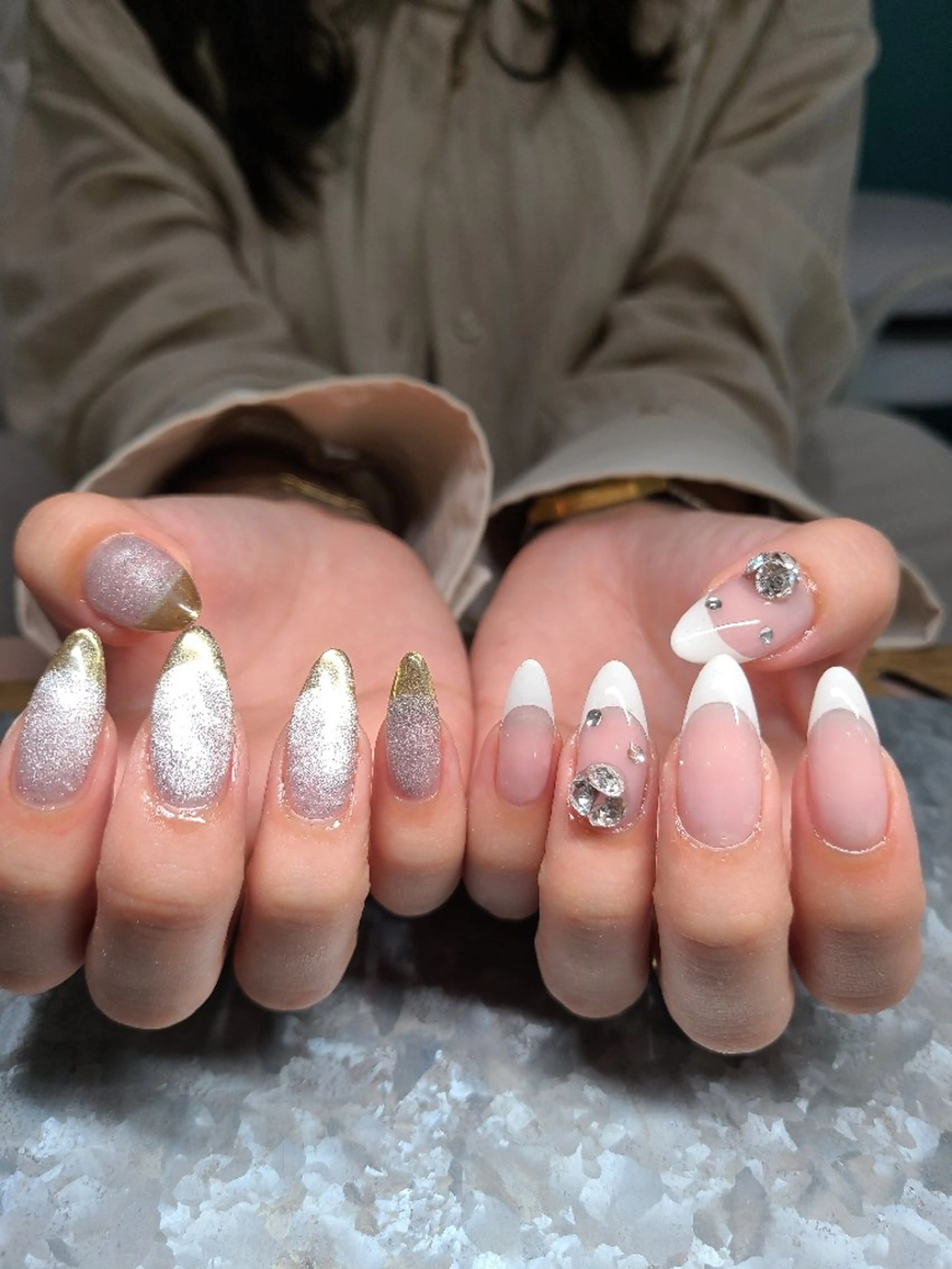 ネイル フレンチネイル 氷ネイル・うるうるネイル マグネットネイル ミラーネイル ハンドネイル 13日3980円‼️ マグもデザインも◎のネイルデザイン