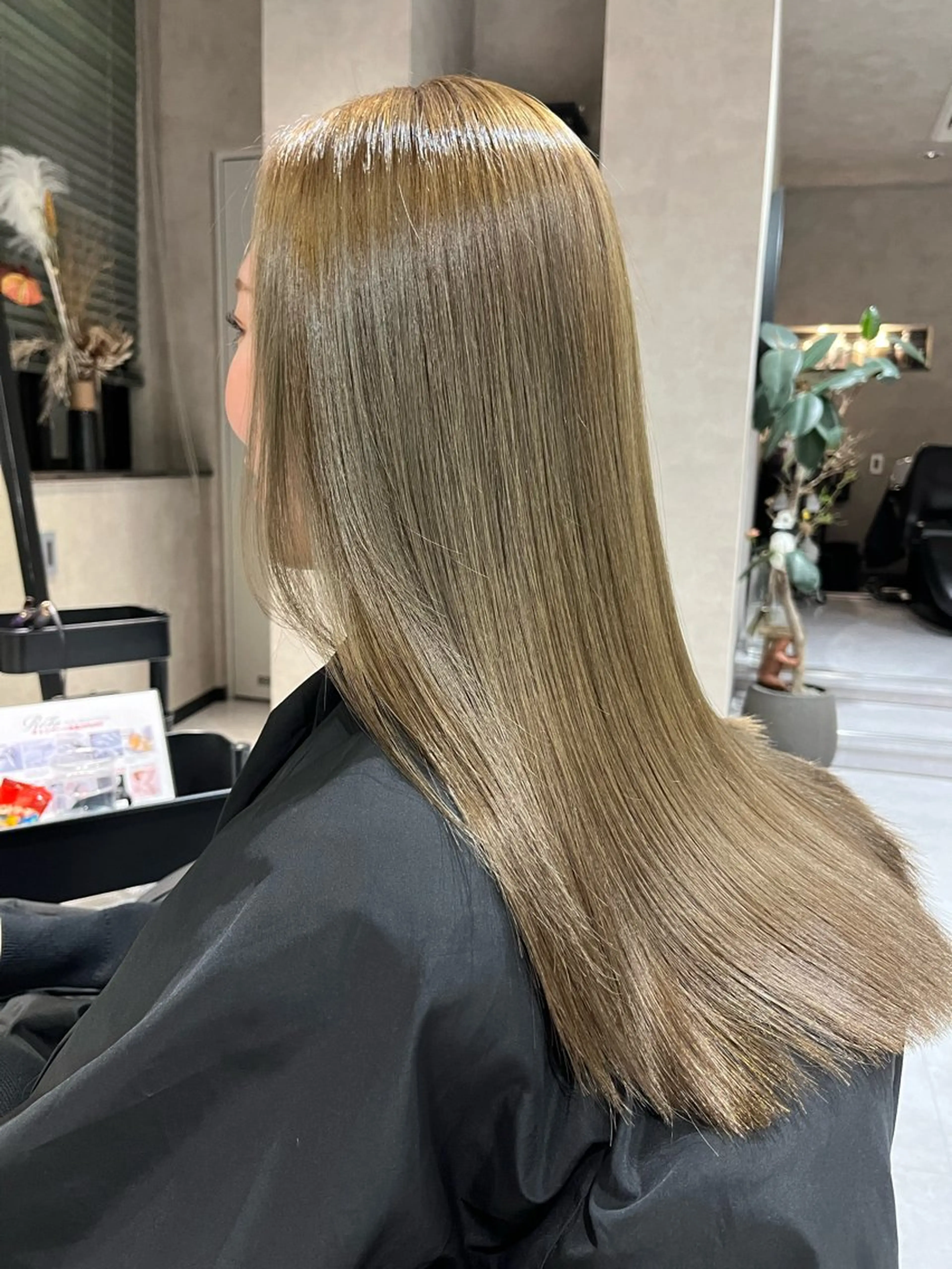 セミロング カラー room肥後橋所属・room ヨネヤマのヘアスタイル