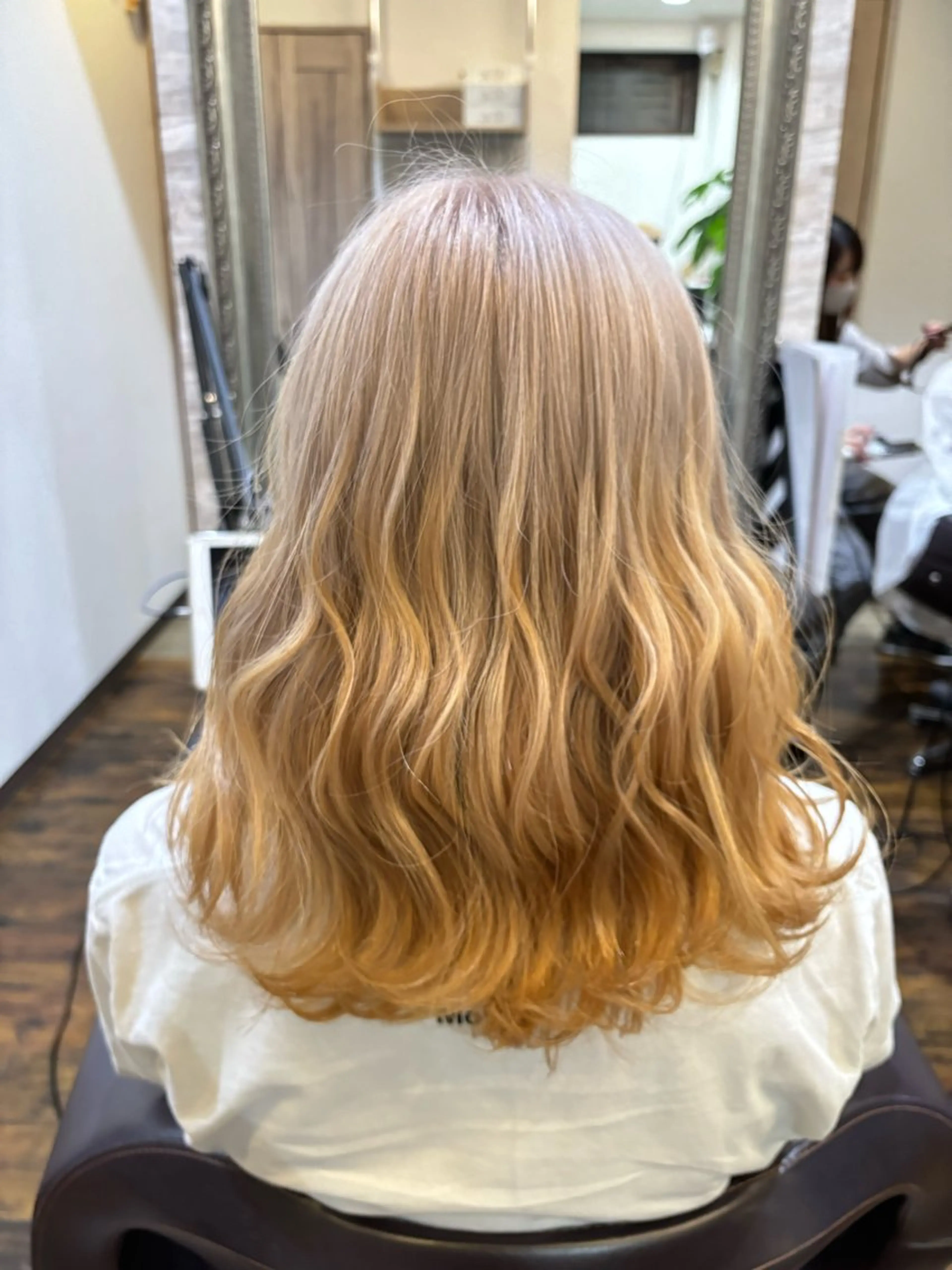 セミロング Beauty Consultant 10C所属・10C Yumeのヘアスタイル