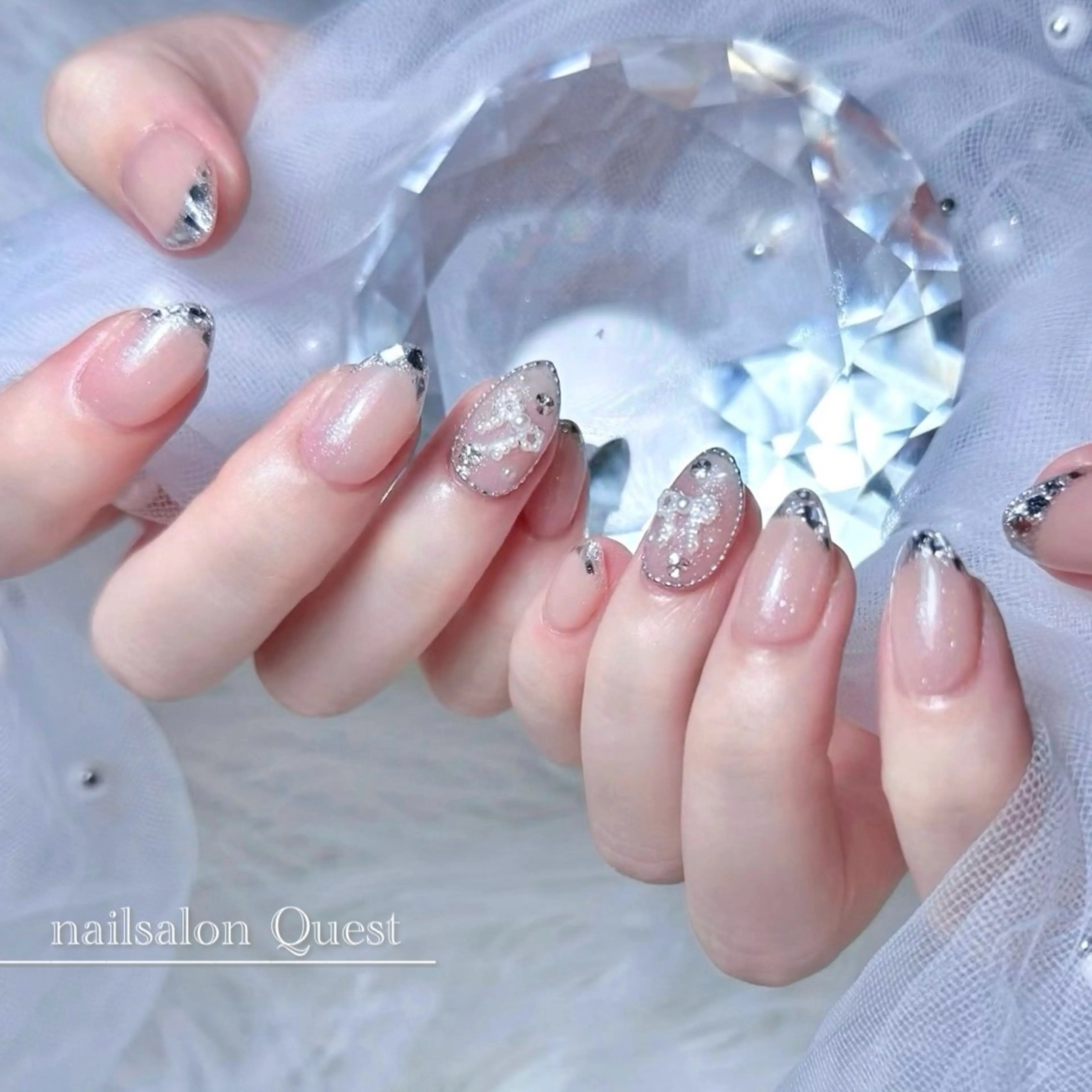 ネイル フレンチネイル ガラスフレンチ キラキラネイル ラメ(グリッター) リボン ハンドネイル nailsalon Questのネイルデザイン